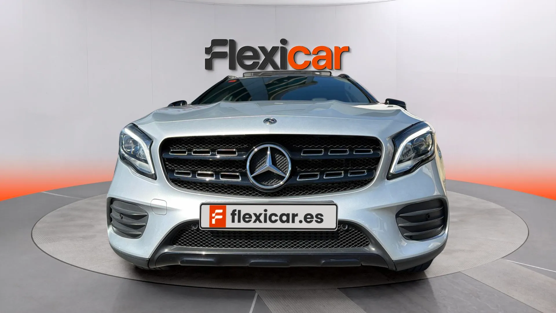 Mercedes-Benz GLA 180 - foto 2