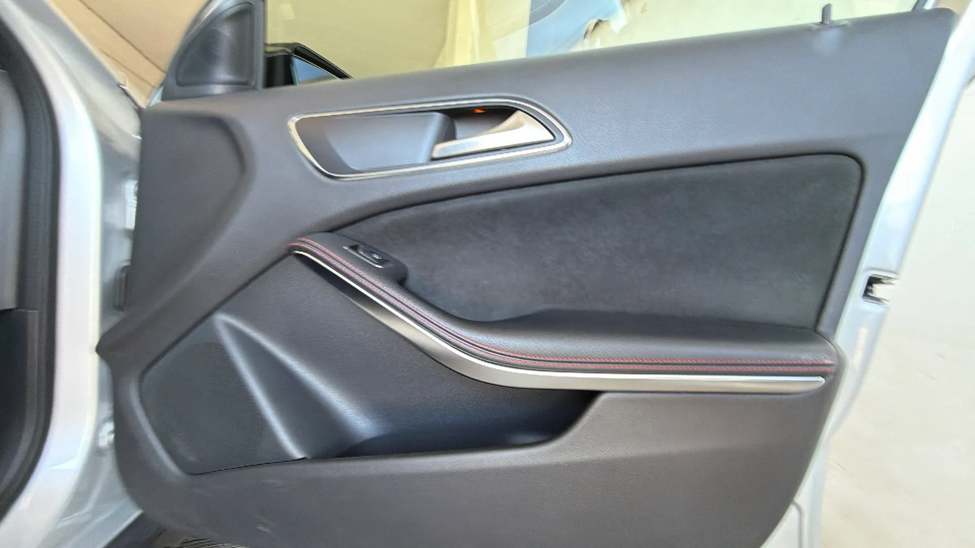 Mercedes-Benz GLA 180 - foto 31