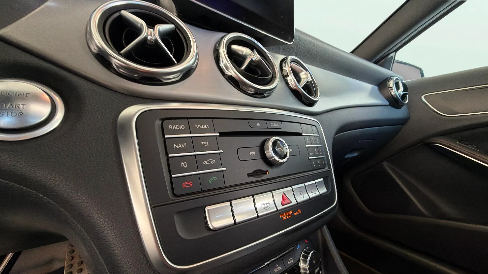 Mercedes-Benz GLA 180 - foto 13