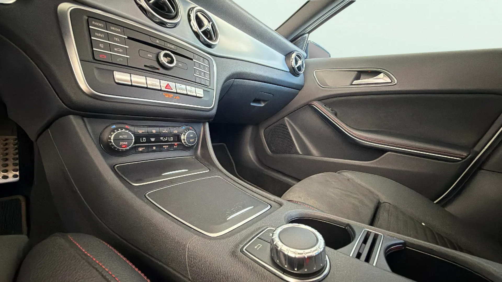 Mercedes-Benz GLA 180 - foto 17