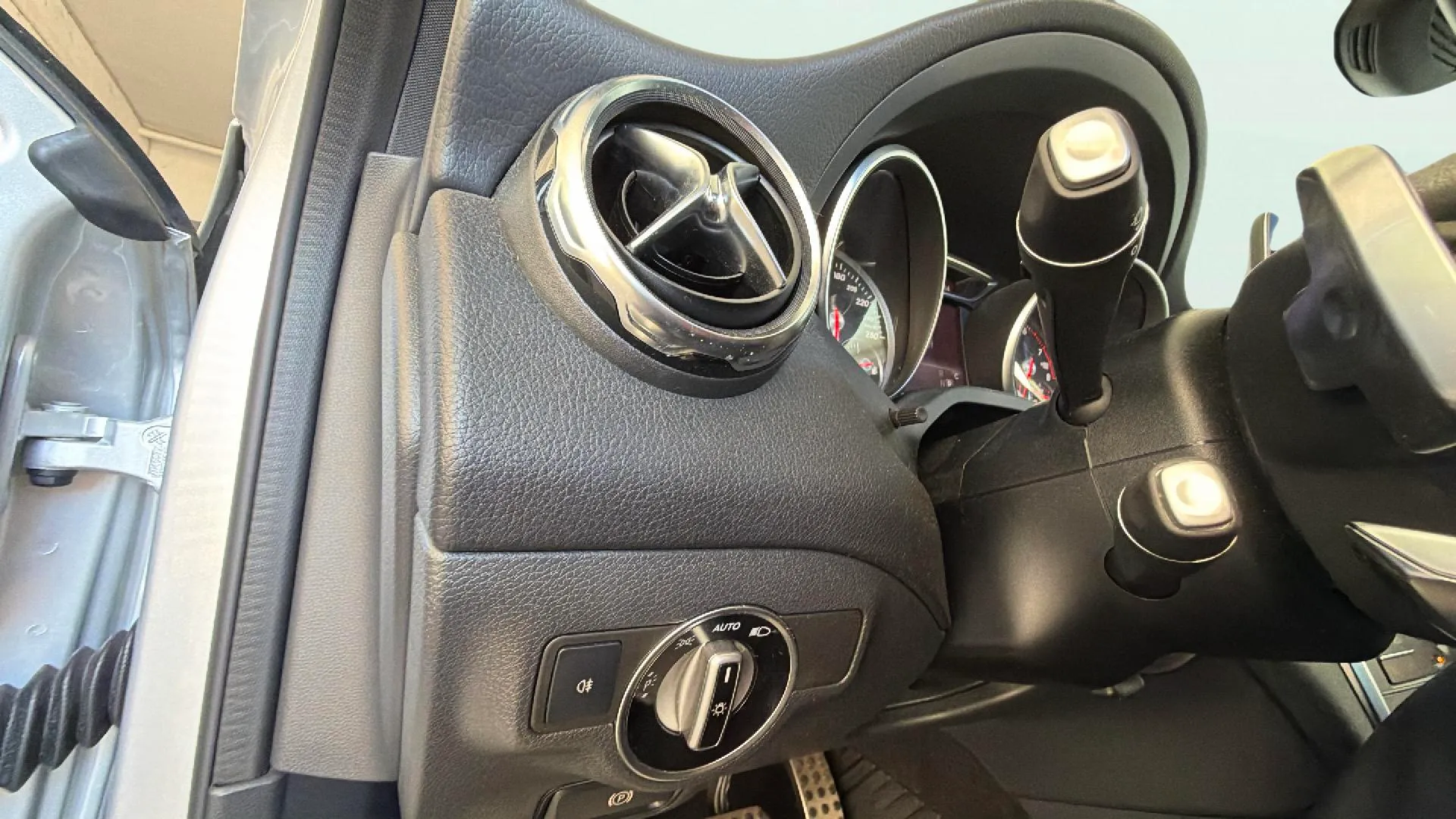 Mercedes-Benz GLA 180 - foto 28