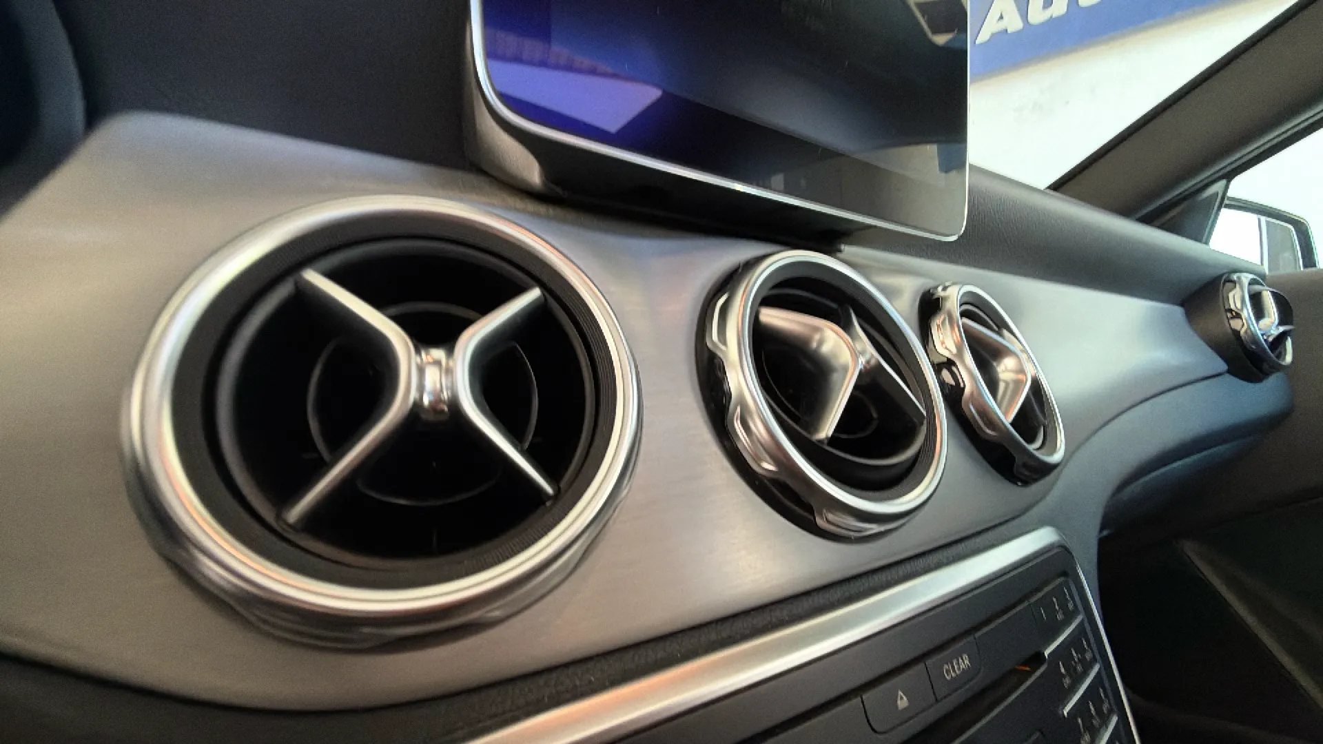 Mercedes-Benz GLA 180 - foto 16