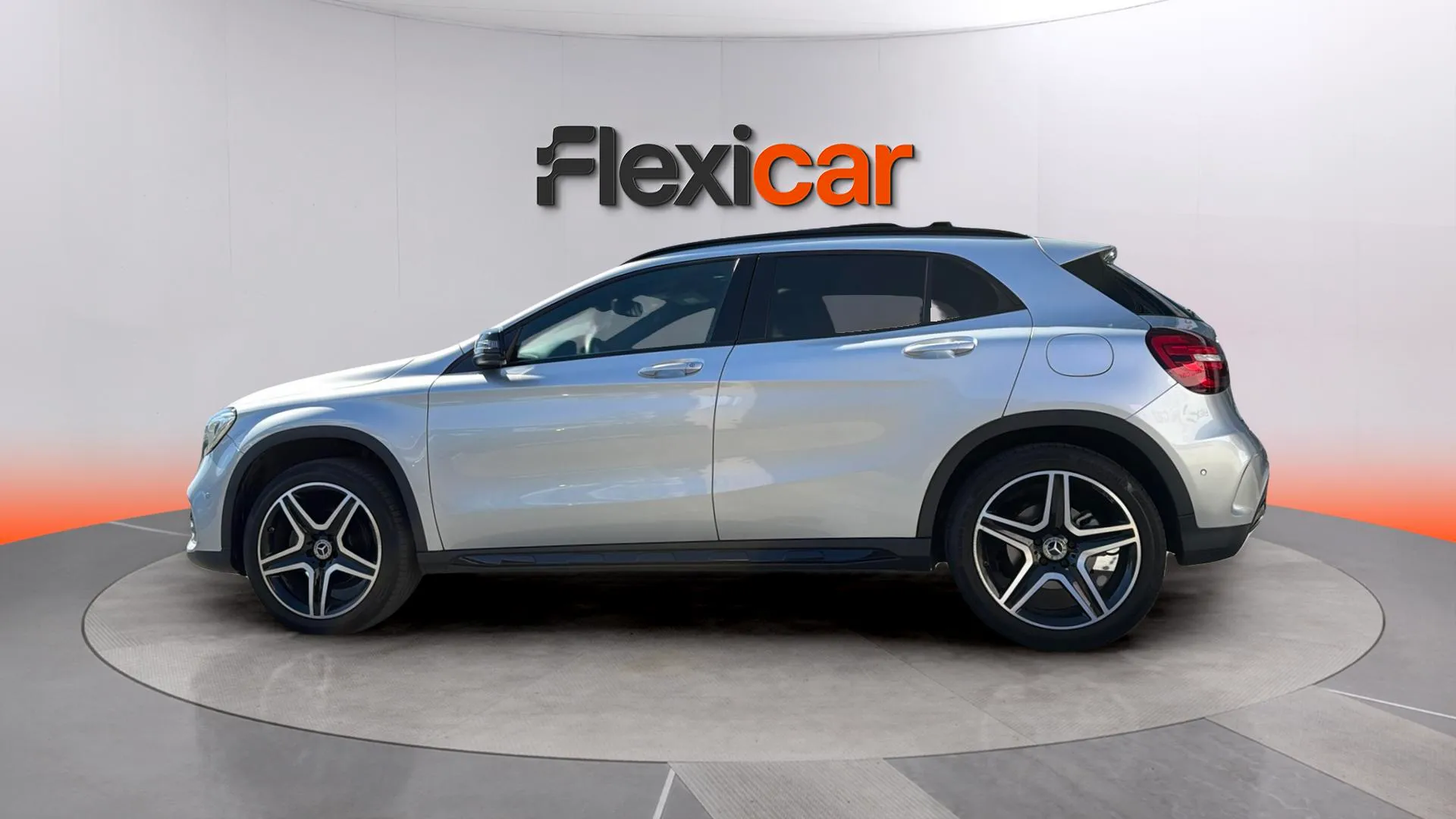 Mercedes-Benz GLA 180 - foto 4