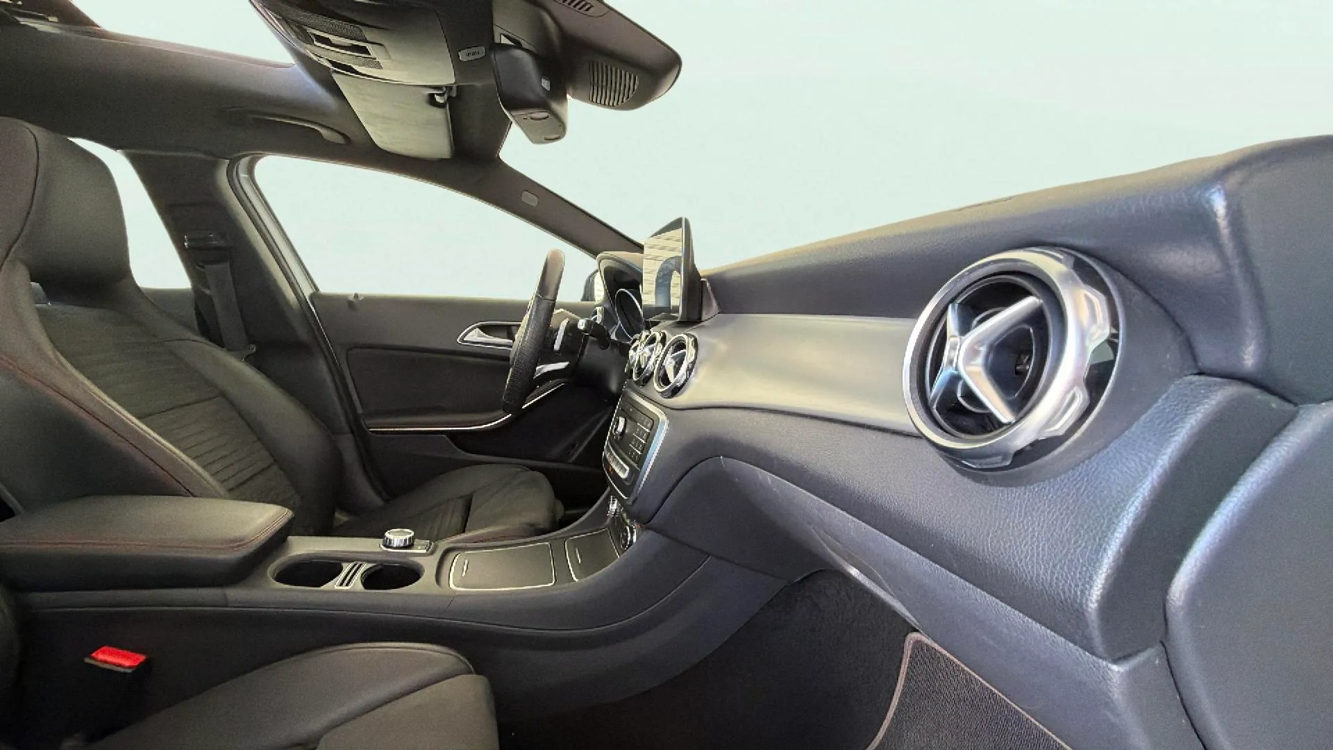 Mercedes-Benz GLA 180 - foto 21