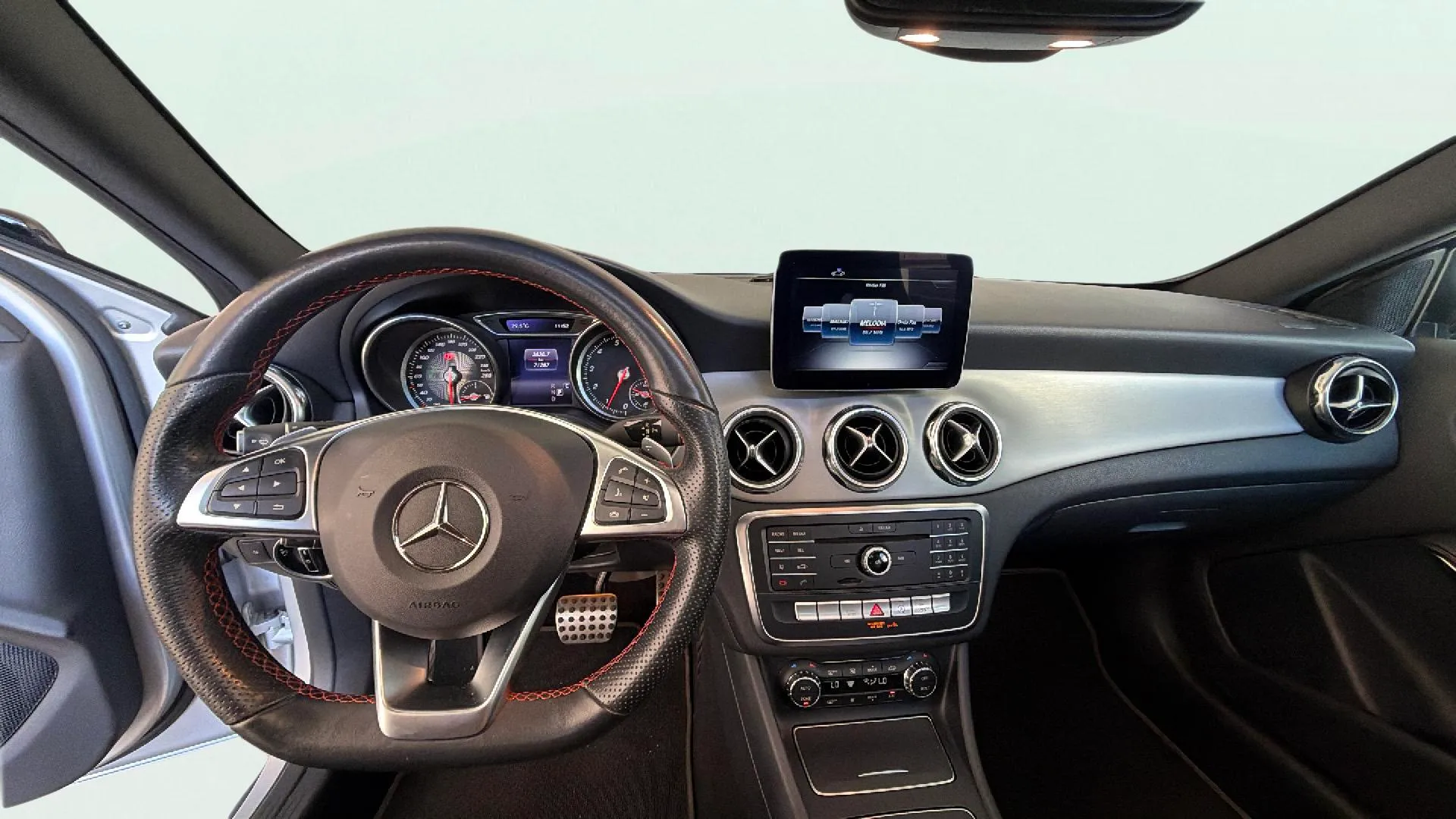 Mercedes-Benz GLA 180 - foto 23