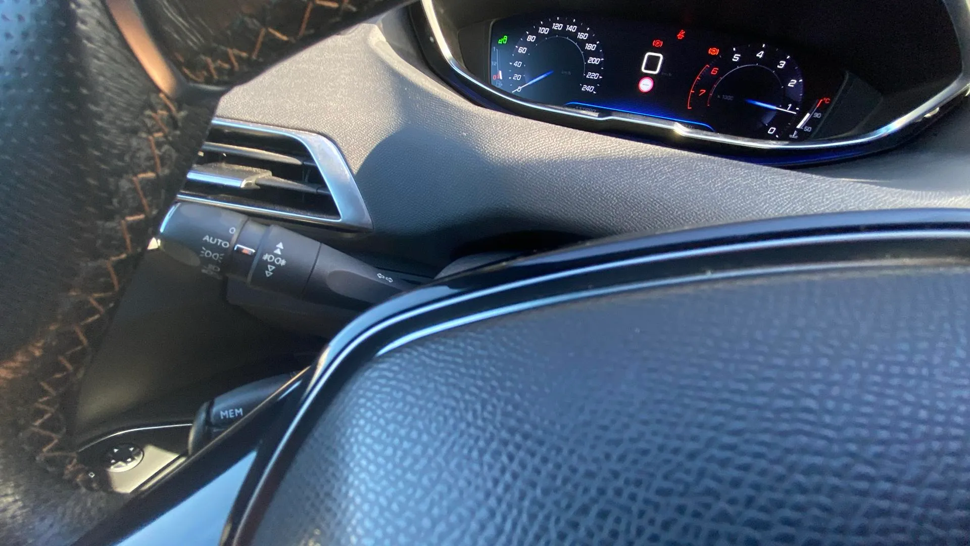 Peugeot 3008 1.2 PureTech Active - foto 24