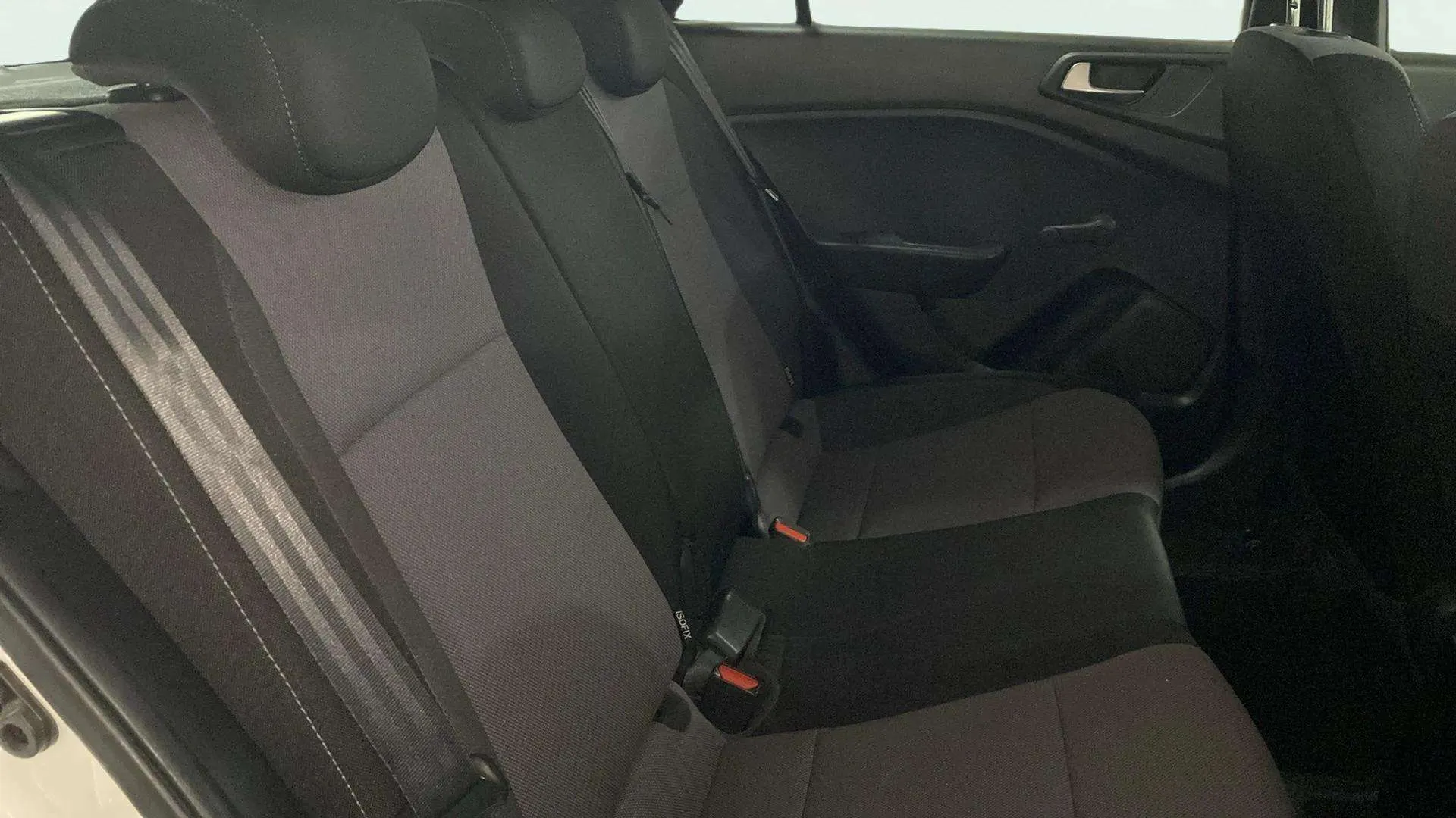 Hyundai i20 1.2 MPI Essence LE - foto 22
