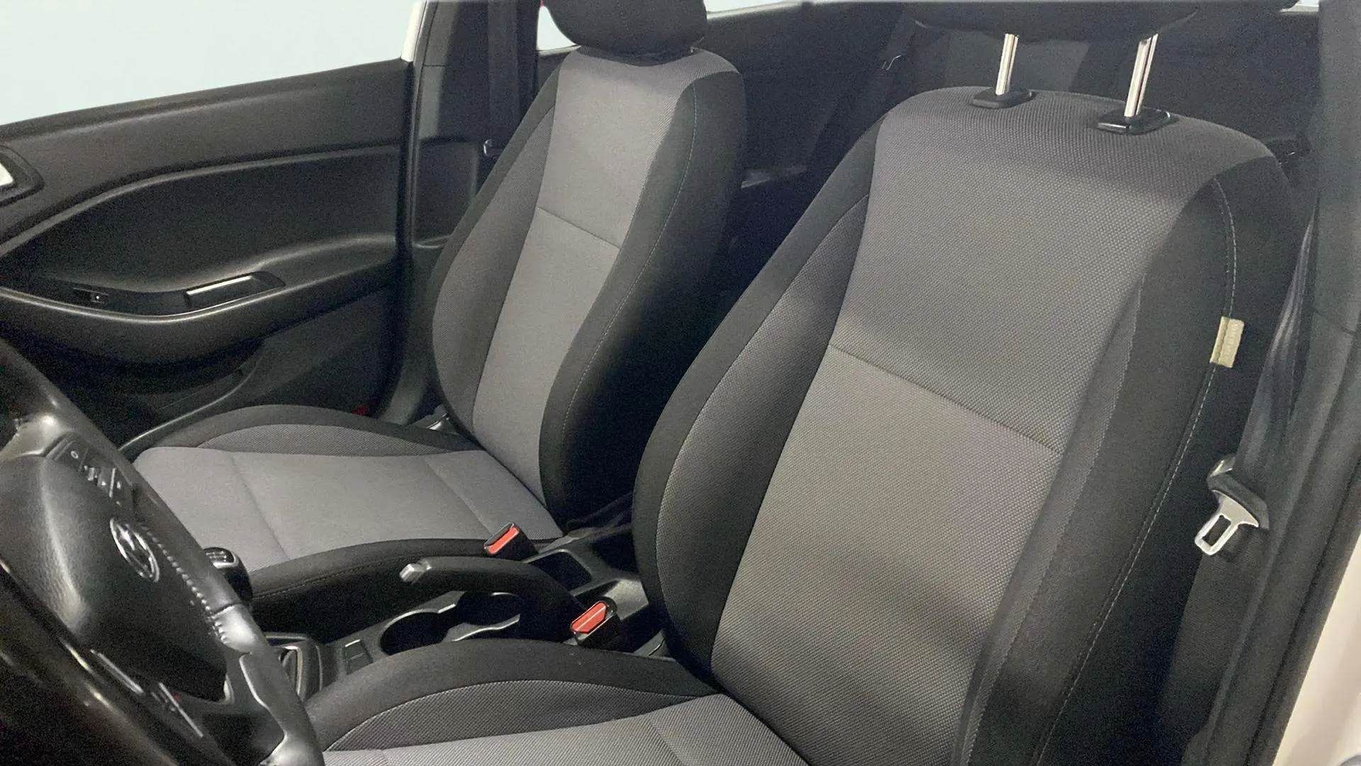 Hyundai i20 1.2 MPI Essence LE - foto 19