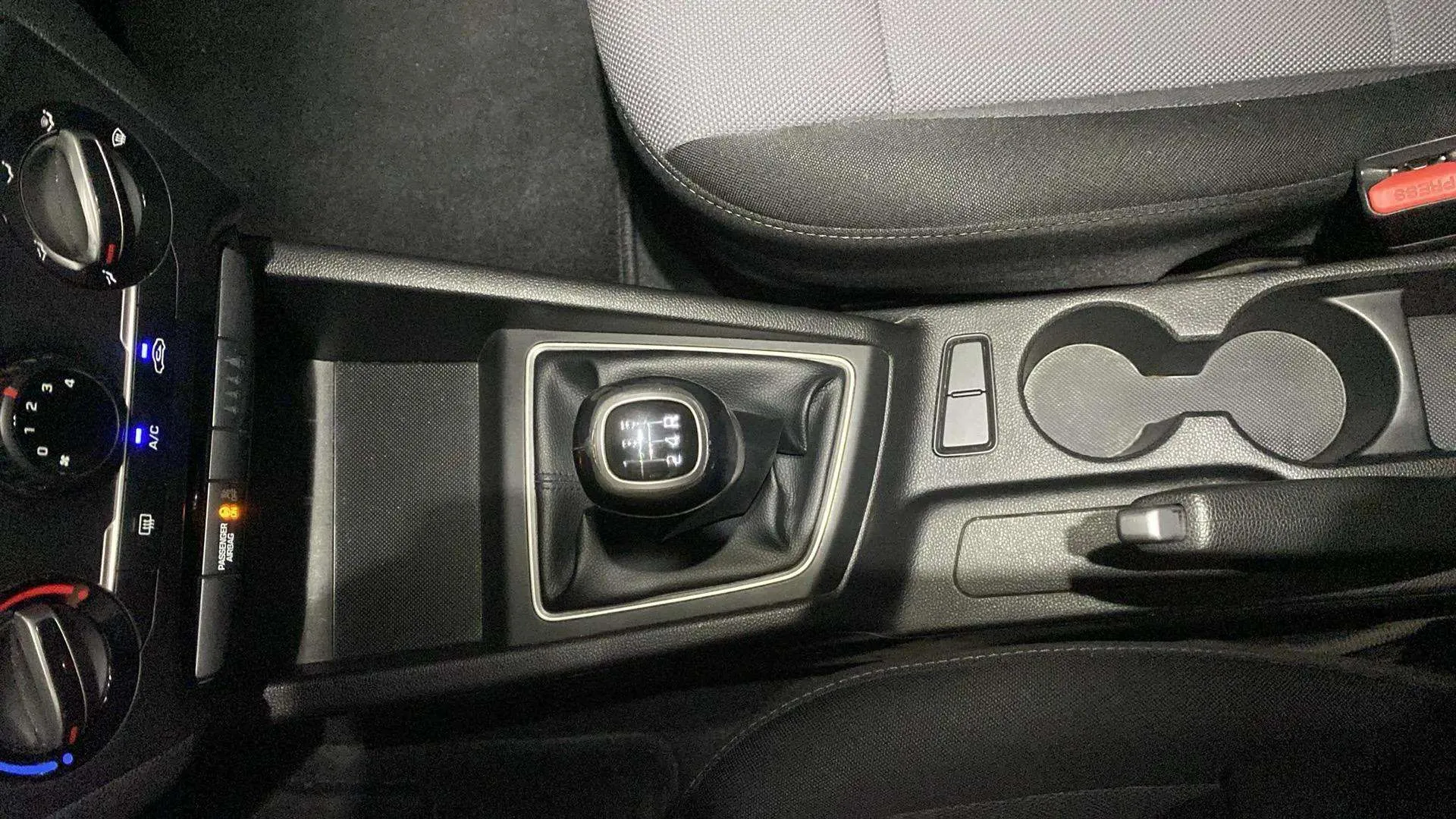 Hyundai i20 1.2 MPI Essence LE - foto 15