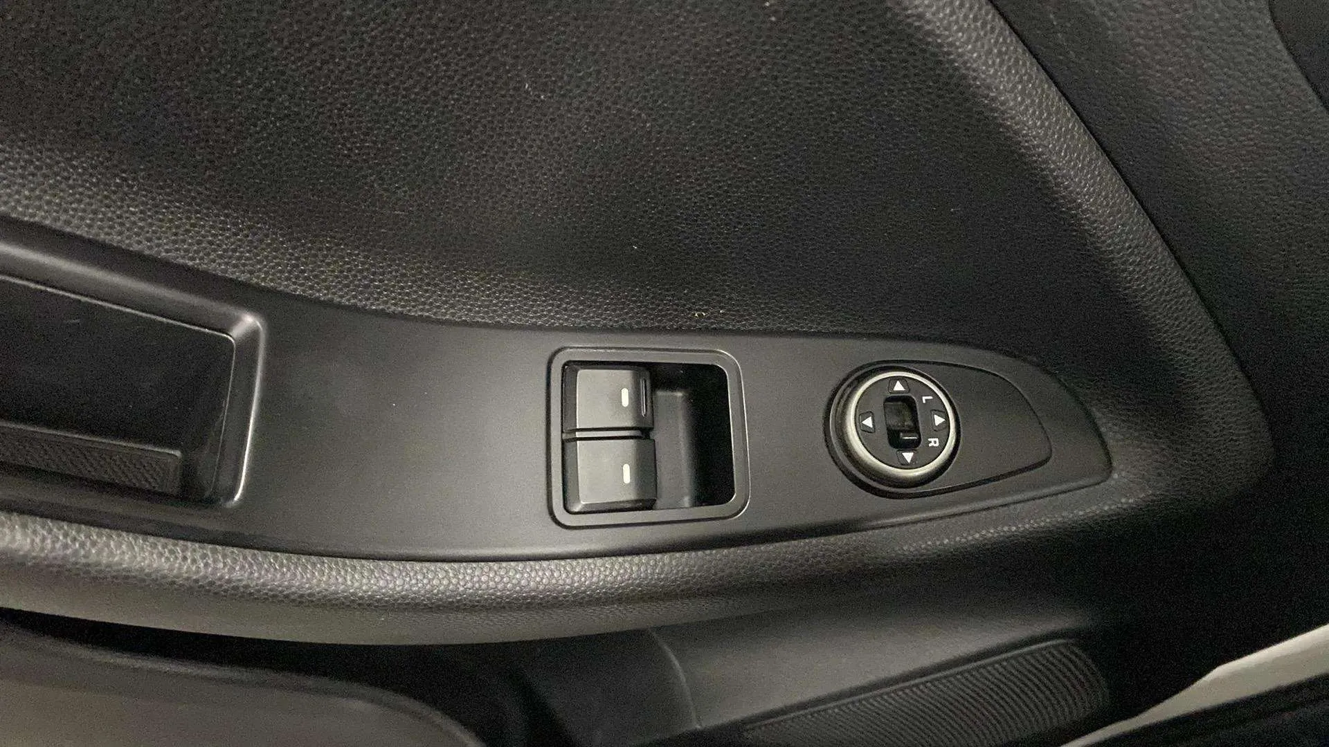 Hyundai i20 1.2 MPI Essence LE - foto 18