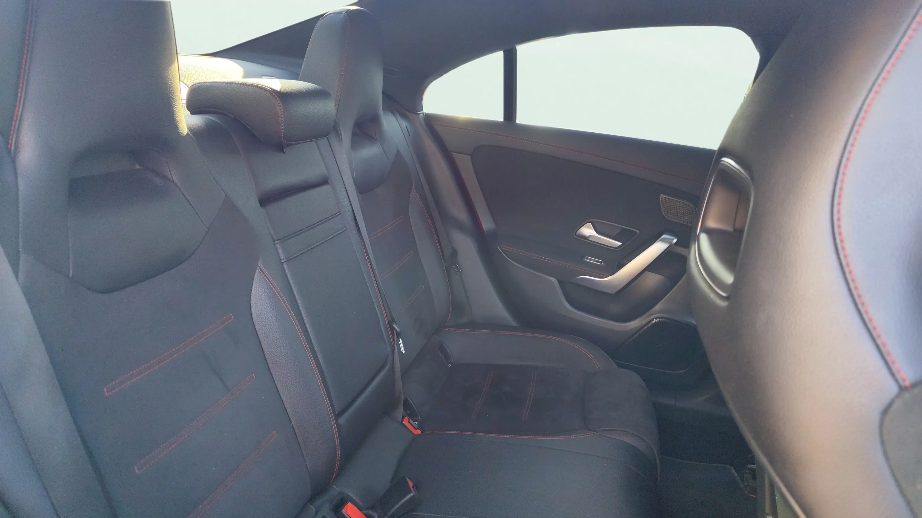 Mercedes-Benz CLA 180 - foto 22