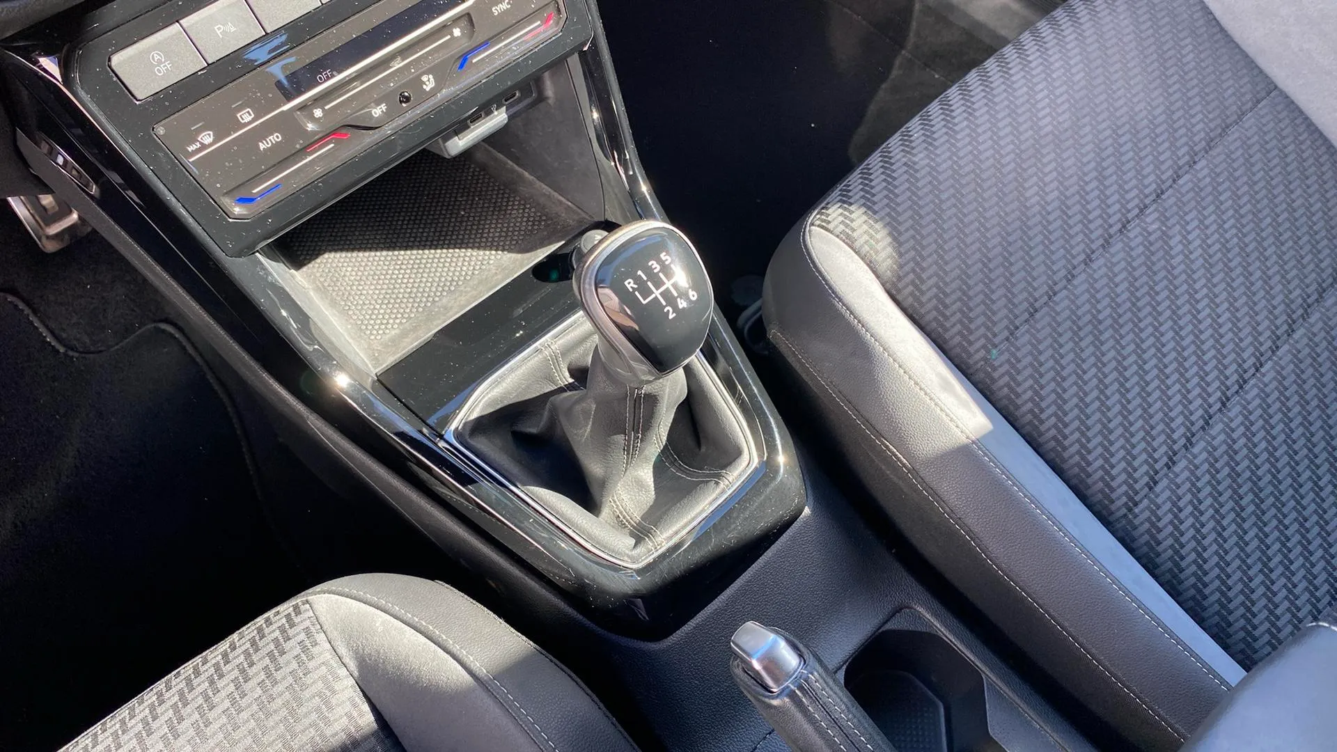 Volkswagen T-Cross Sport 1.0 TSI - foto 16