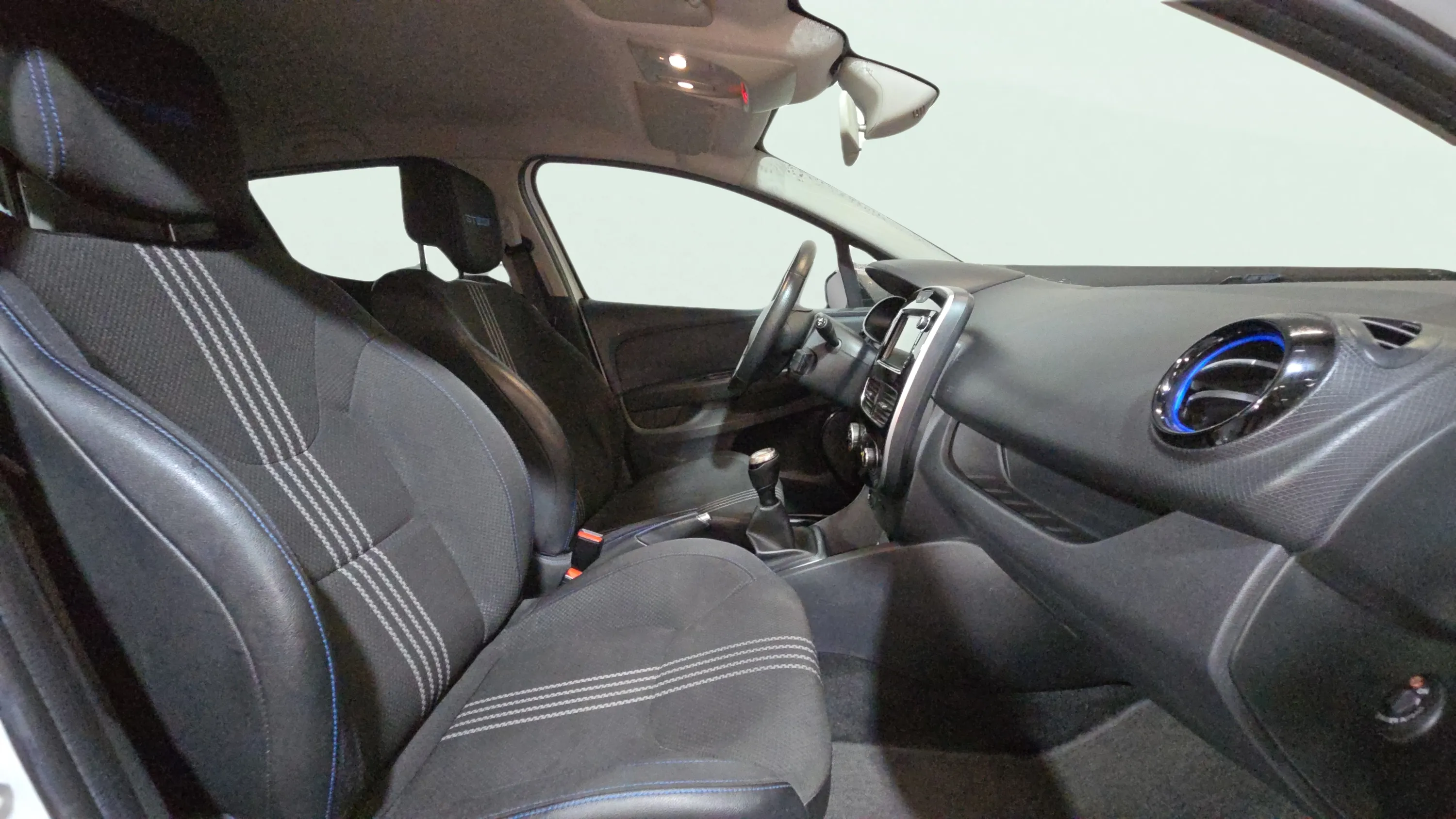 Renault Clio Intens TCe - foto 17
