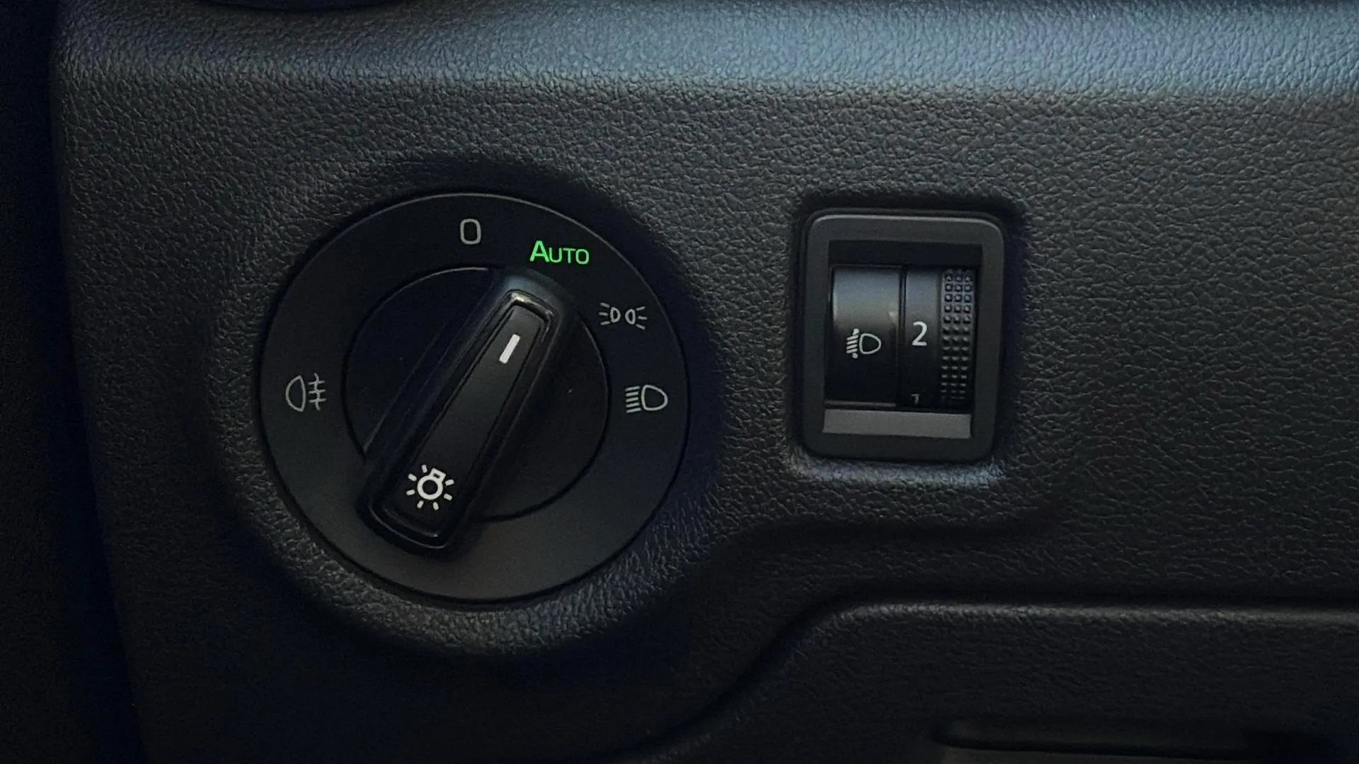 Škoda Fabia 1.0 MPI Active - foto 19