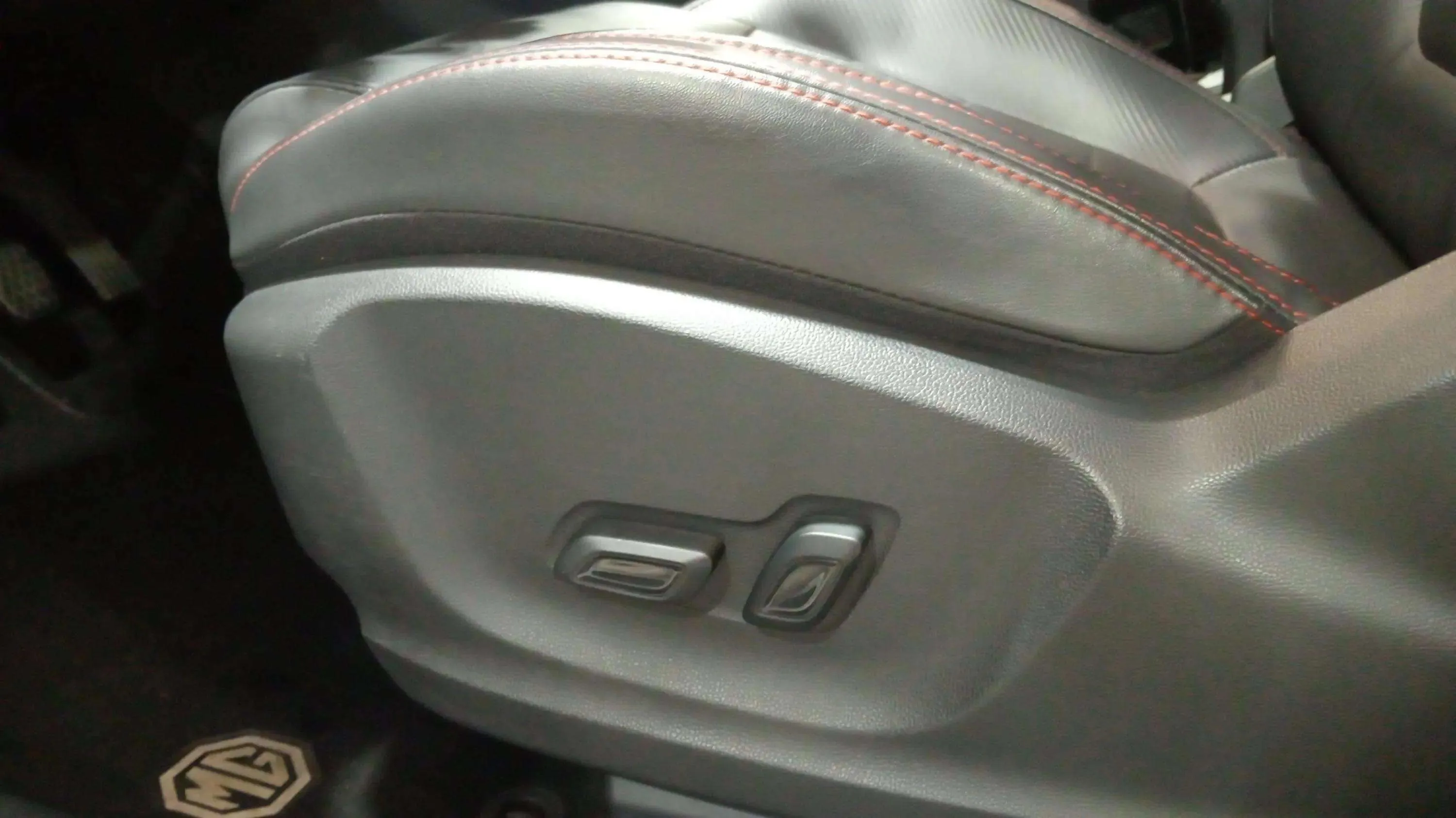 MG ZS 1.5 Luxury - foto 16