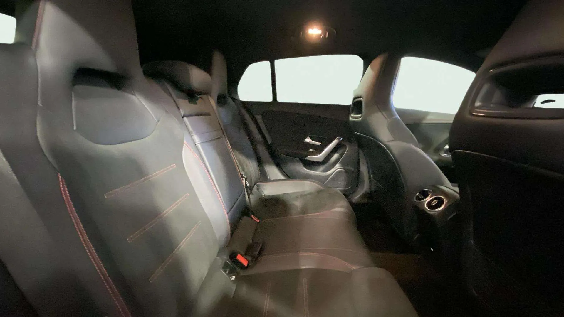 Mercedes-Benz CLA 200 D DCT Shooting Brake - foto 15