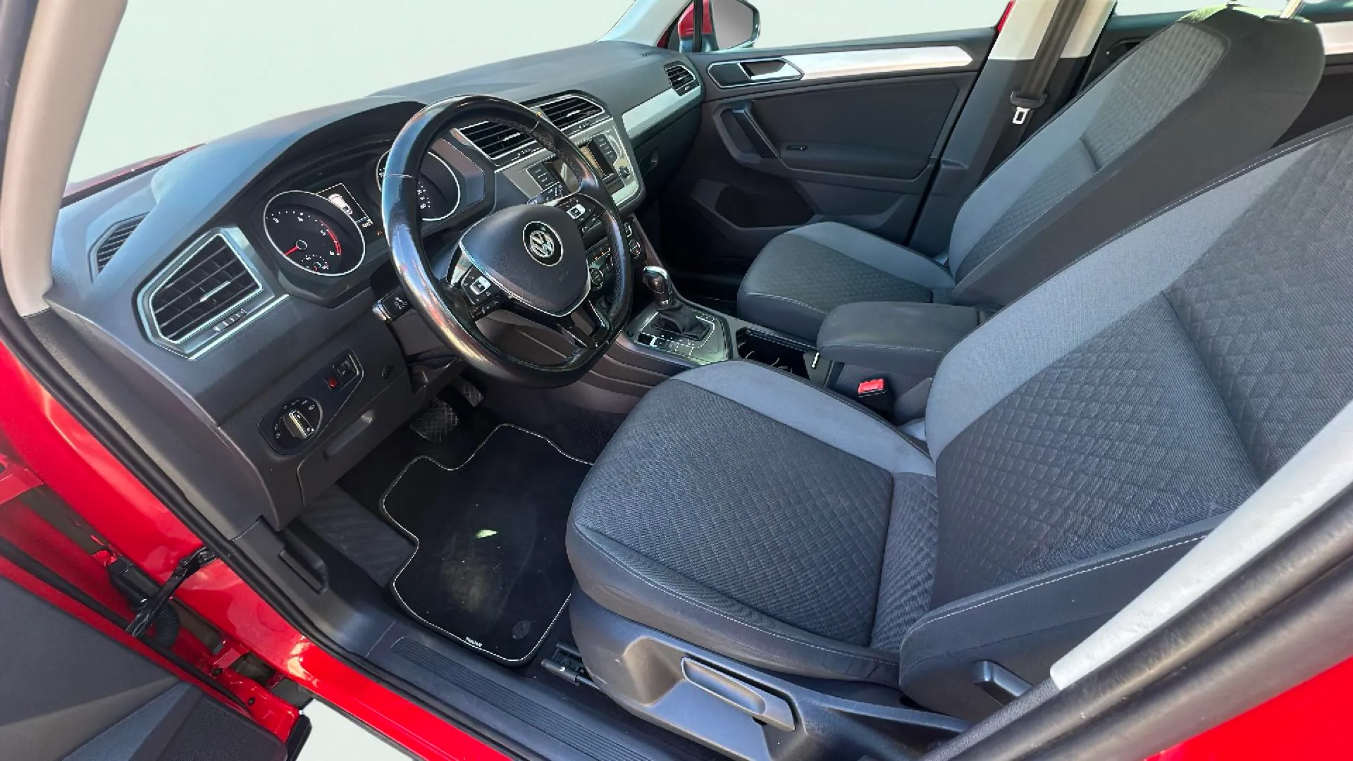 Volkswagen Tiguan Advance 2.0 TDI DSG - foto 14