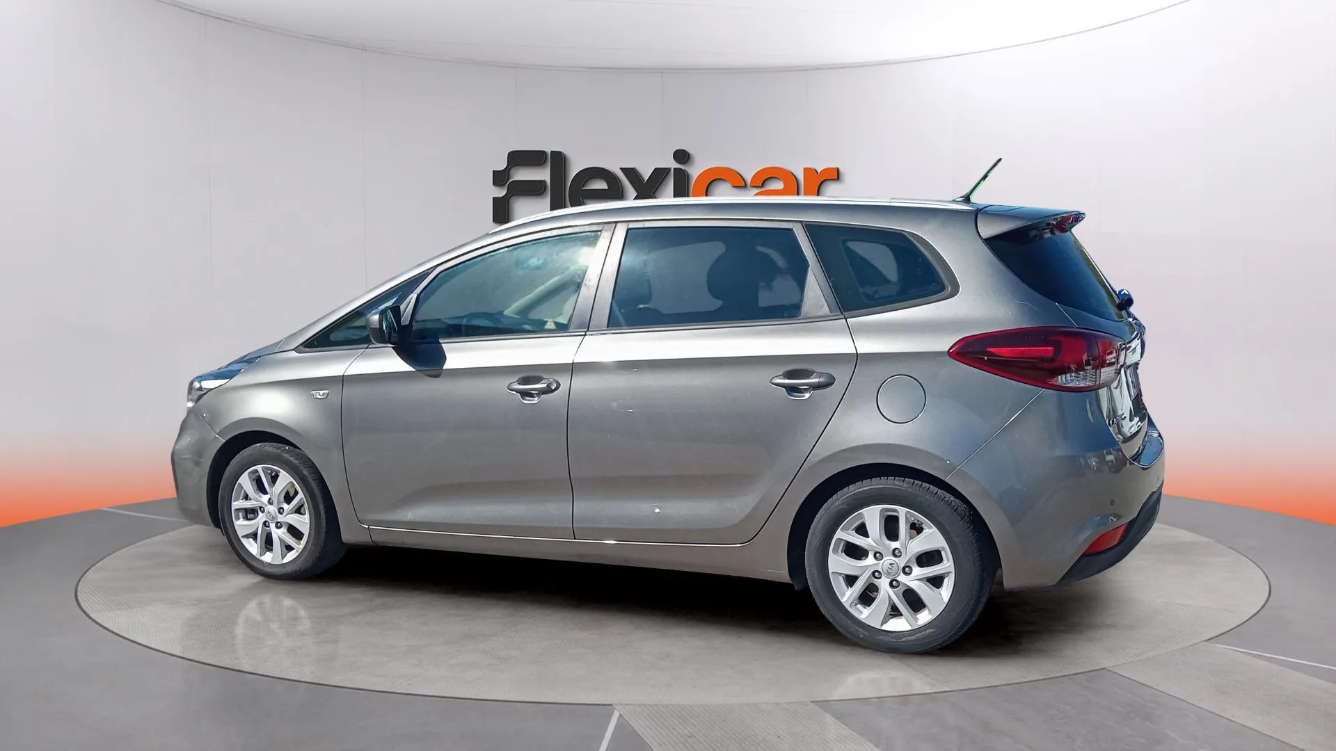Kia Carens 1.6 GDi Basic - foto 7