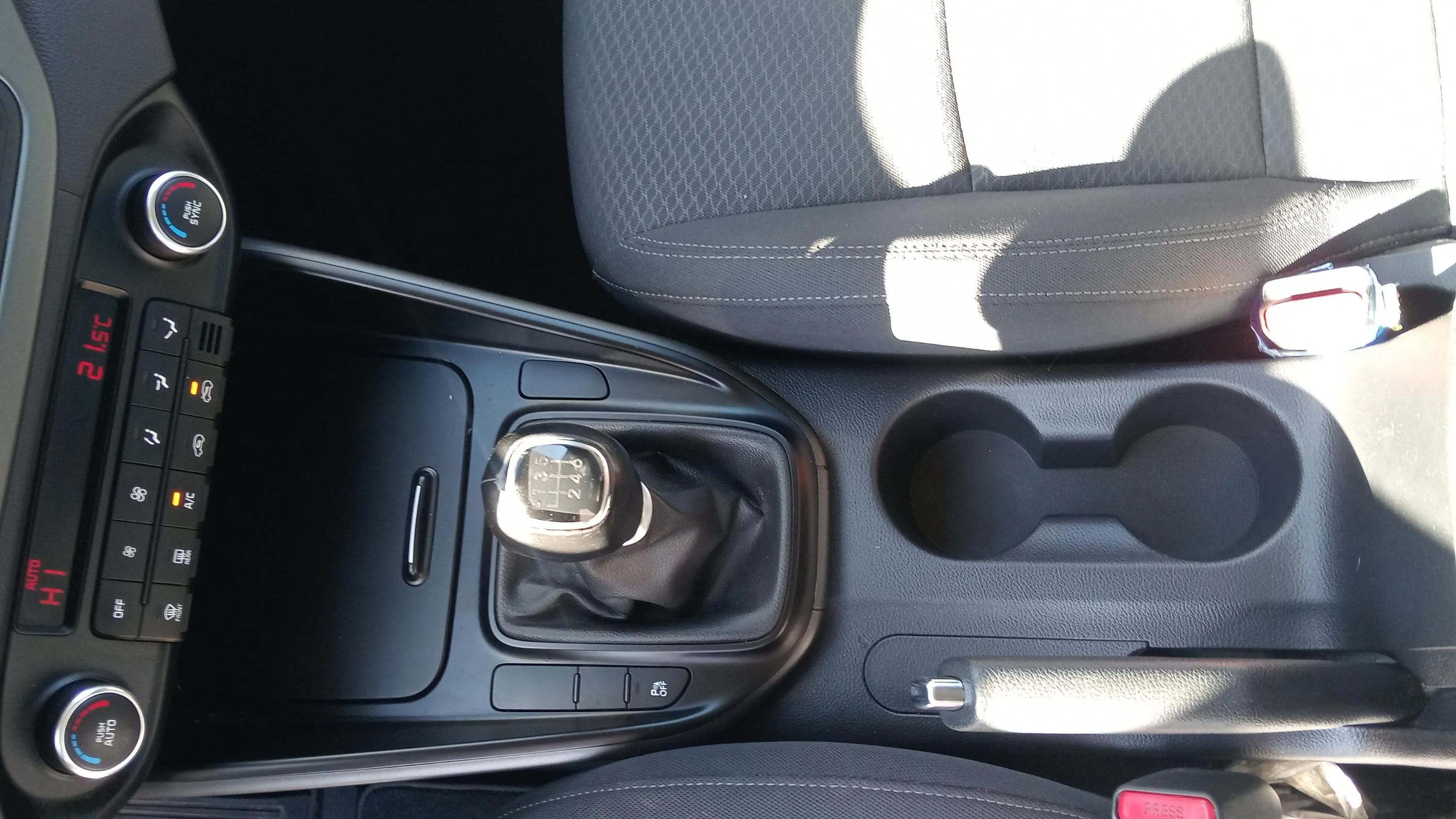 Kia Carens 1.6 GDi Basic - foto 23