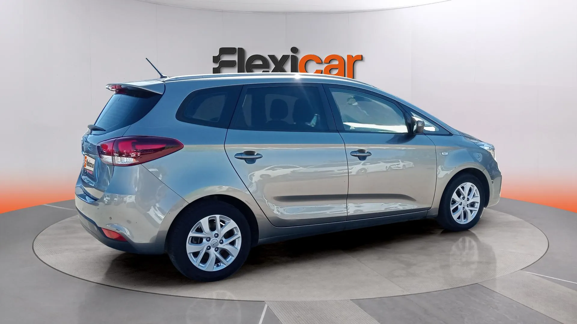 Kia Carens 1.6 GDi Basic - foto 11