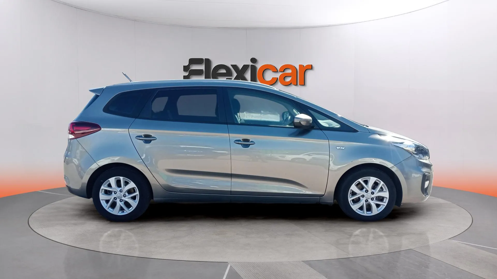 Kia Carens 1.6 GDi Basic - foto 12