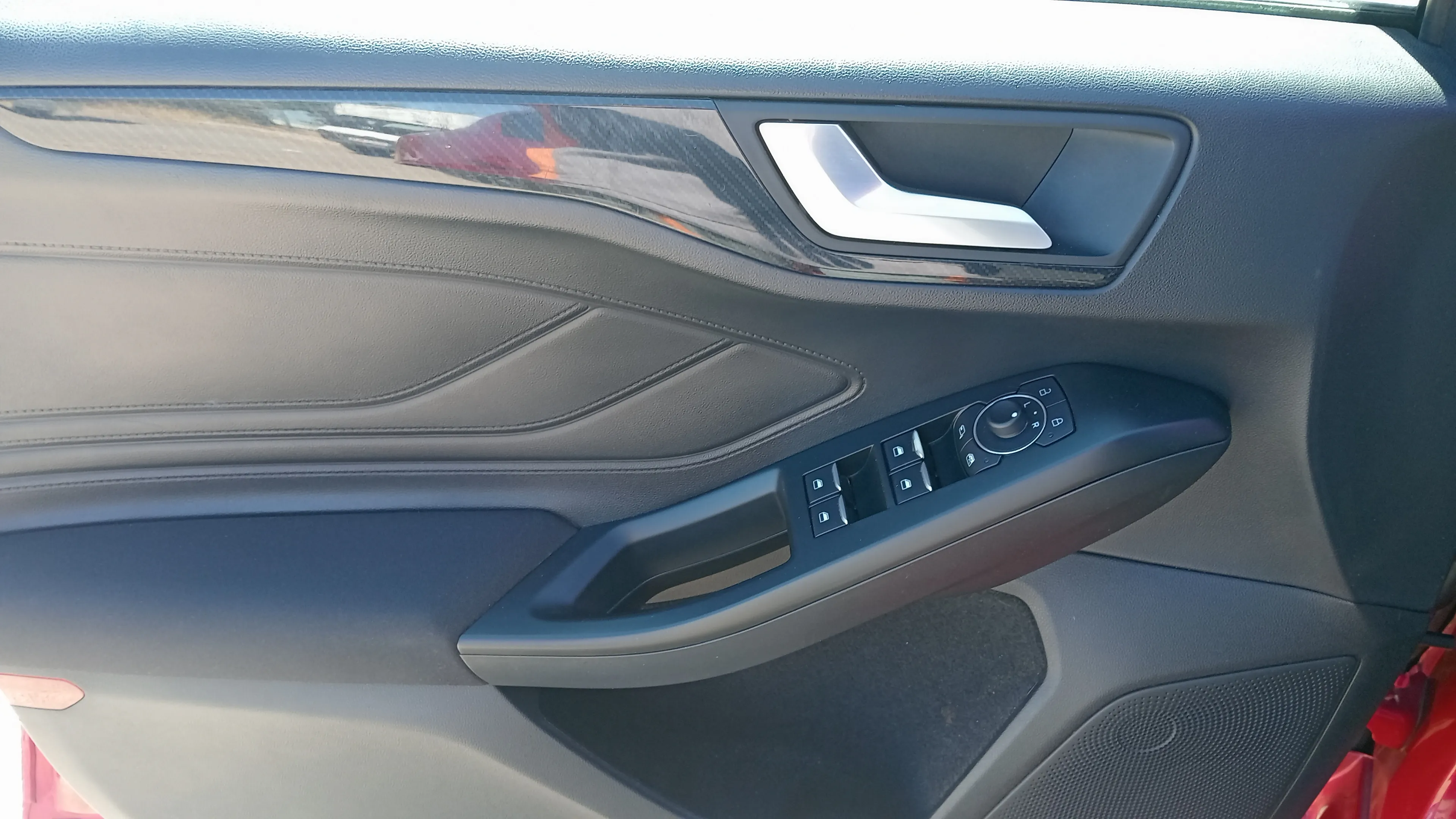 Ford Focus 1.0 EcoBoost MHEV ST-Line Design SIP - foto 21