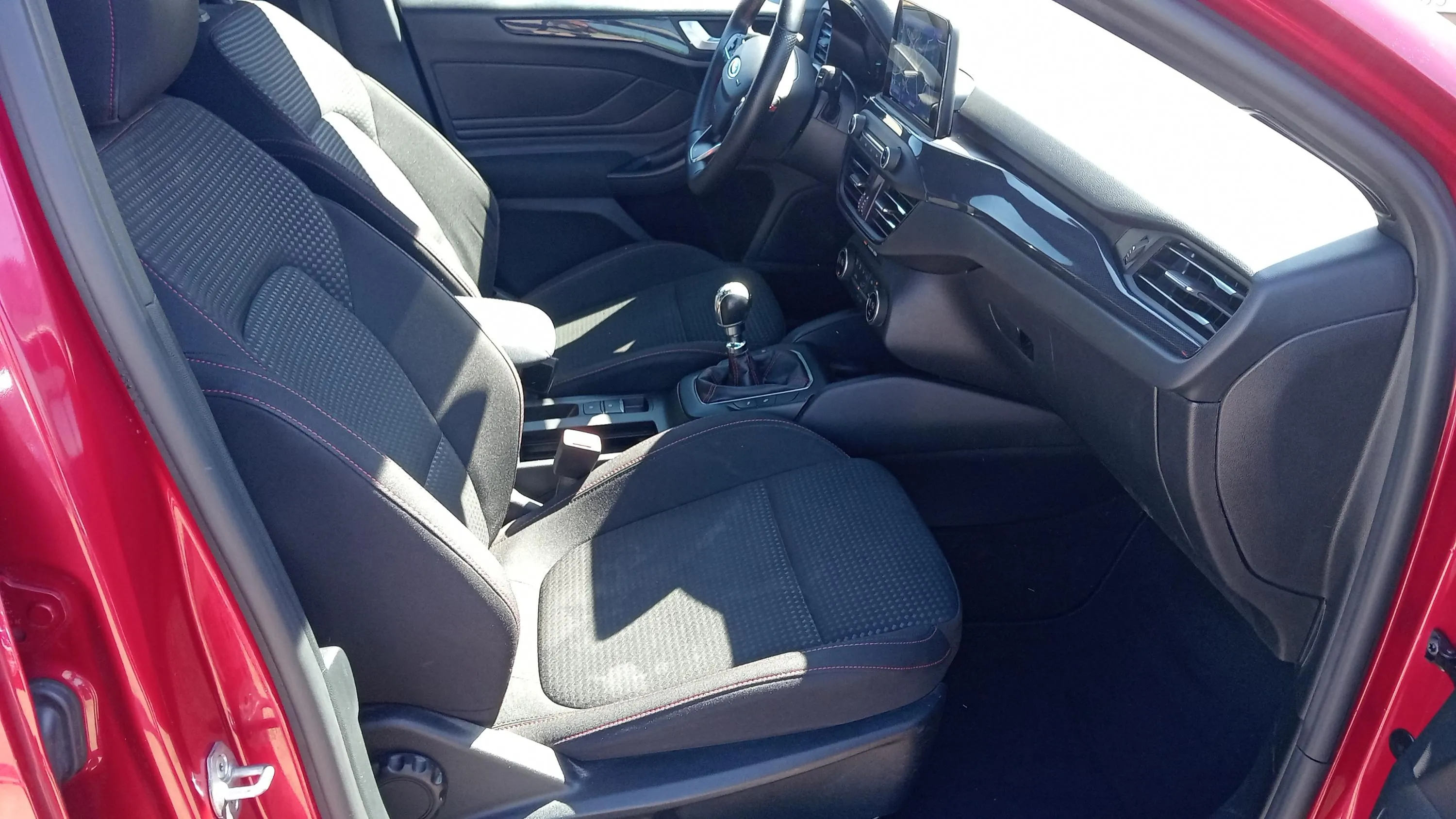 Ford Focus 1.0 EcoBoost MHEV ST-Line Design SIP - foto 17