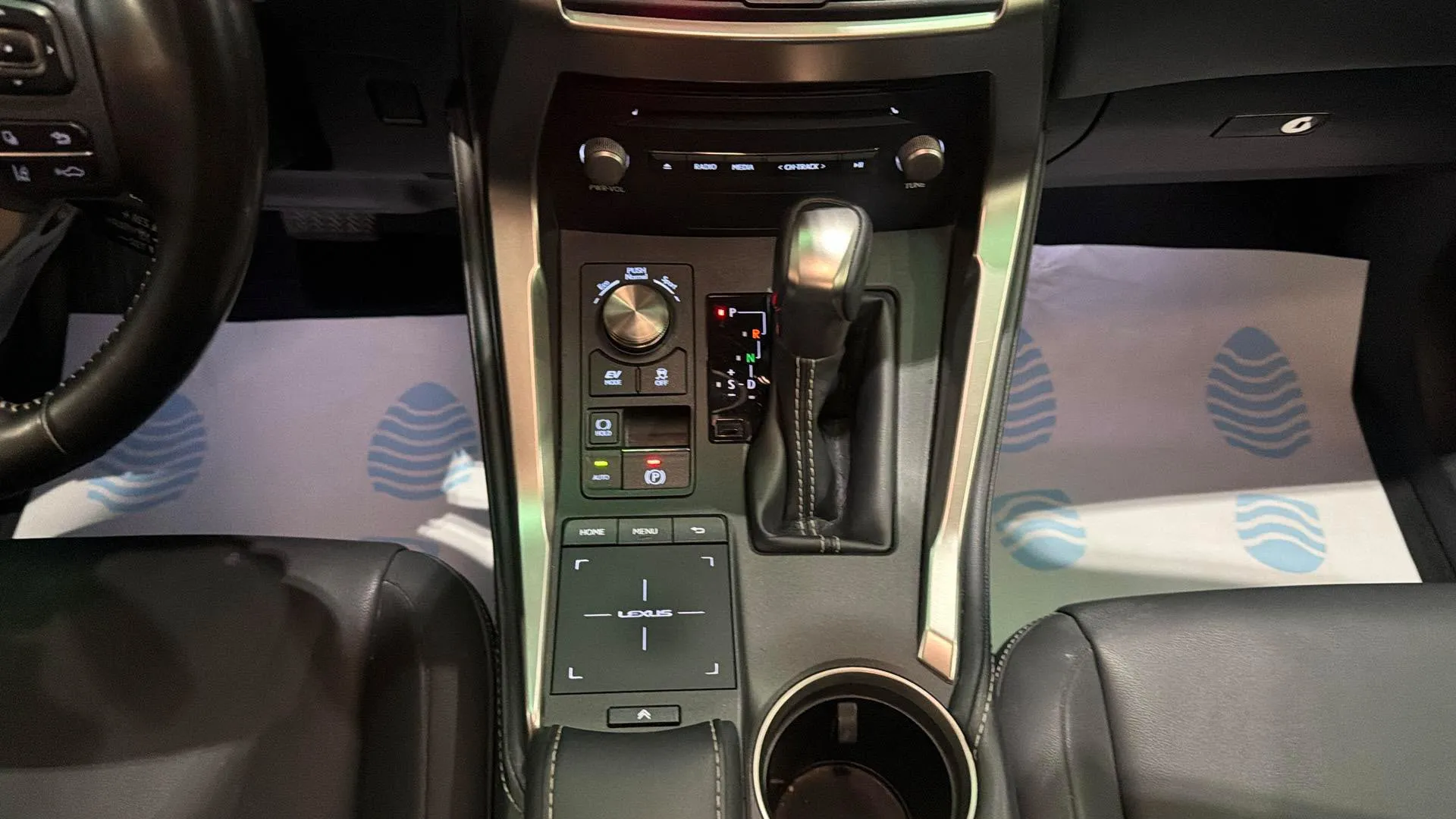 Lexus NX 2.5 300h Premium 2WD - foto 14