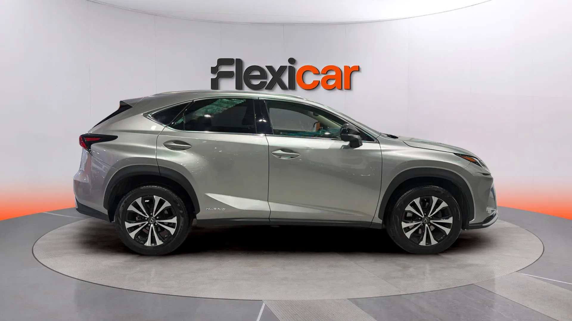Lexus NX 2.5 300h Premium 2WD - foto 8