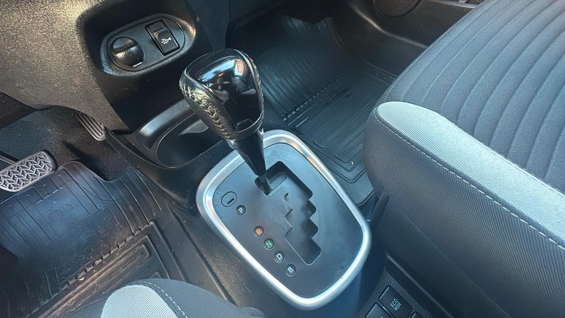 Toyota Yaris 1.5 Hybrid Feel - foto 17
