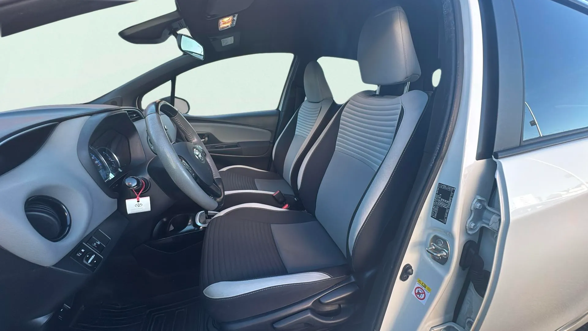 Toyota Yaris 1.5 Hybrid Feel - foto 14