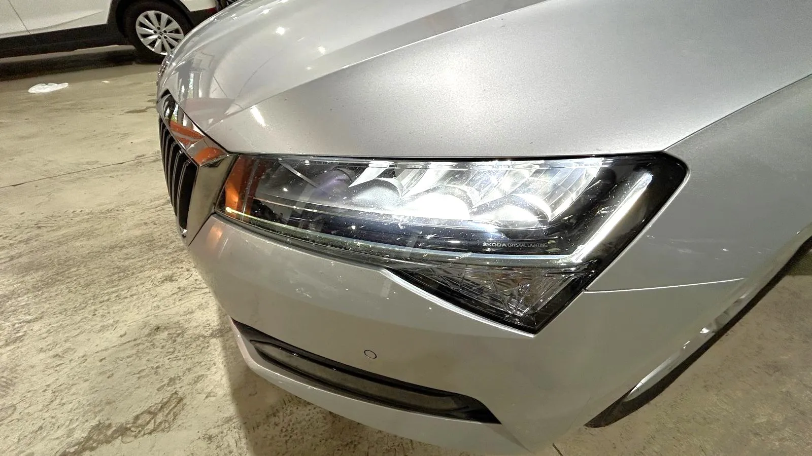 Škoda Superb 2.0 TDI DSG Ambition - foto 27