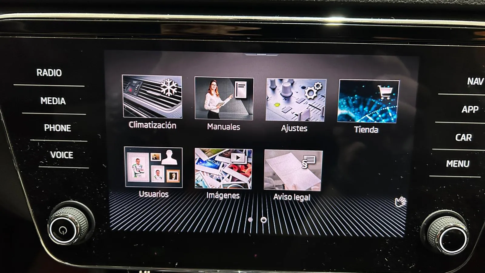 Škoda Superb 2.0 TDI DSG Ambition - foto 18