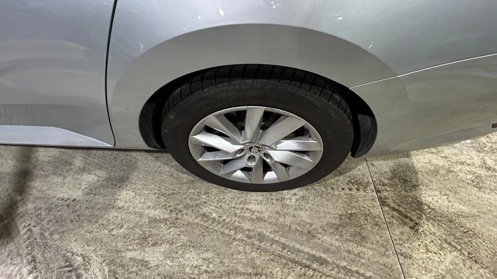 Škoda Superb 2.0 TDI DSG Ambition - foto 30