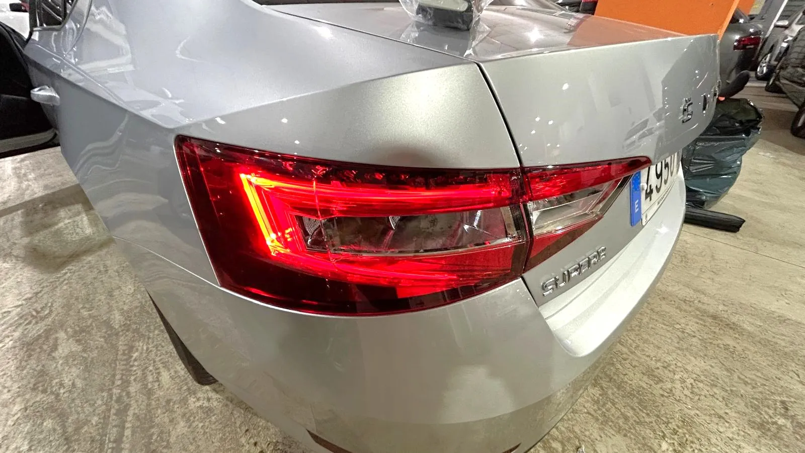 Škoda Superb 2.0 TDI DSG Ambition - foto 28