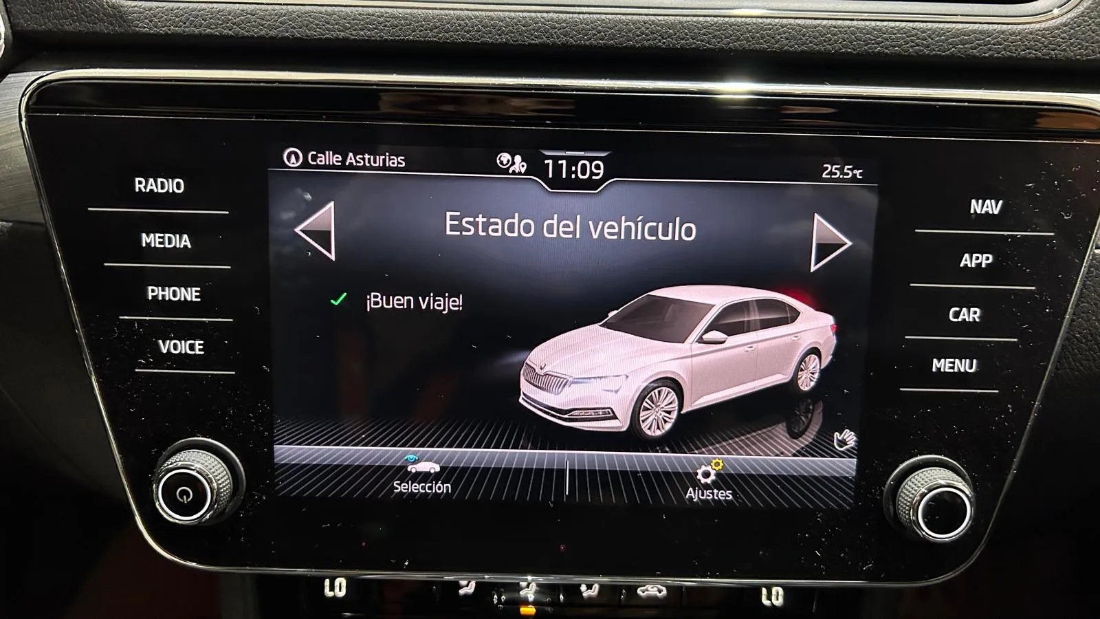 Škoda Superb 2.0 TDI DSG Ambition - foto 17