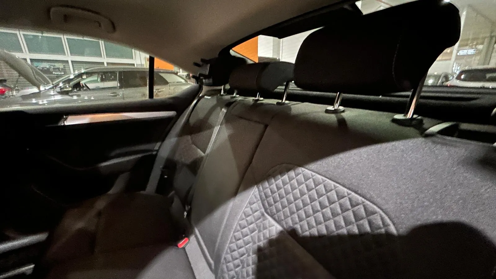 Škoda Superb 2.0 TDI DSG Ambition - foto 6