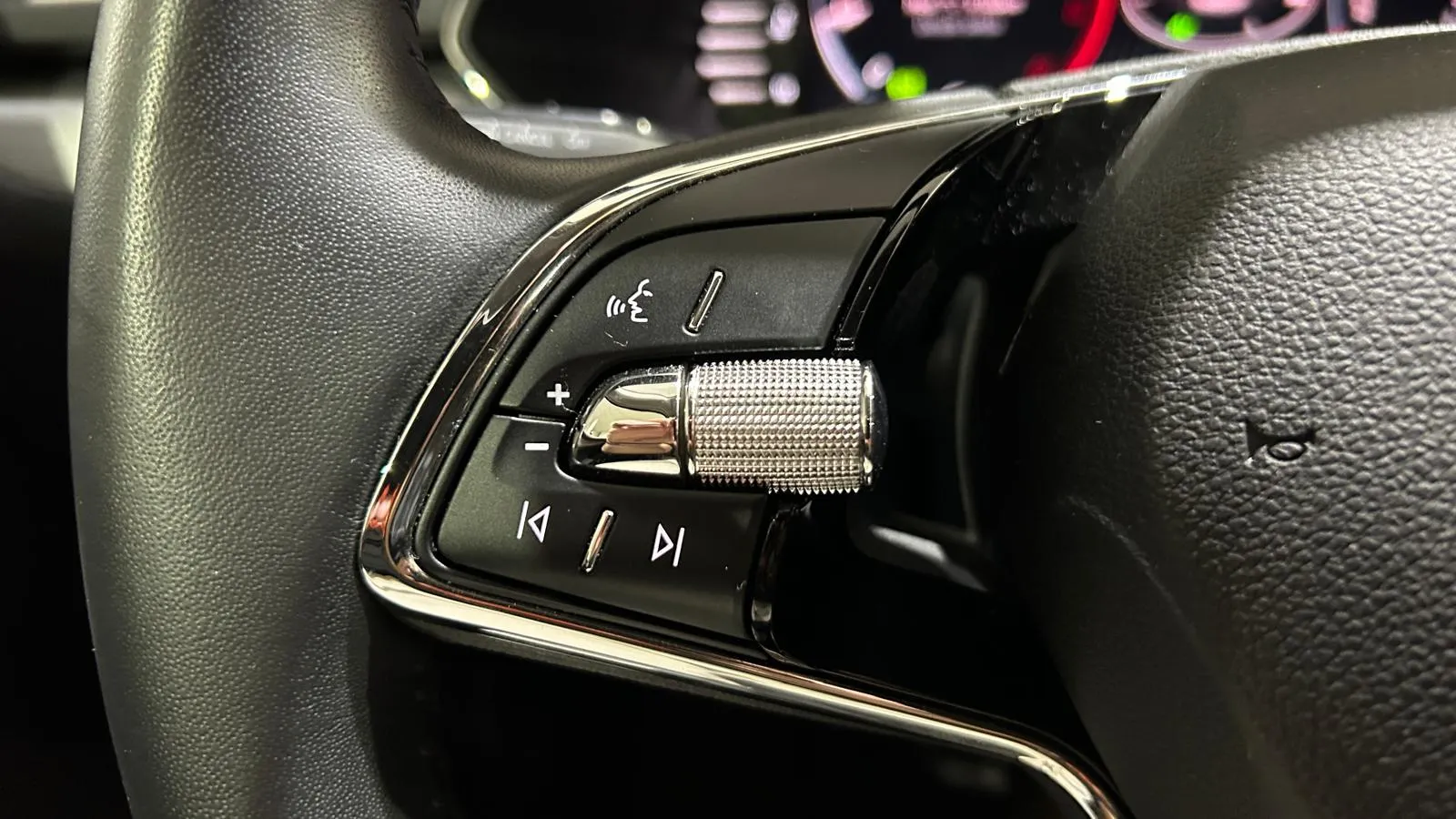 Škoda Superb 2.0 TDI DSG Ambition - foto 23