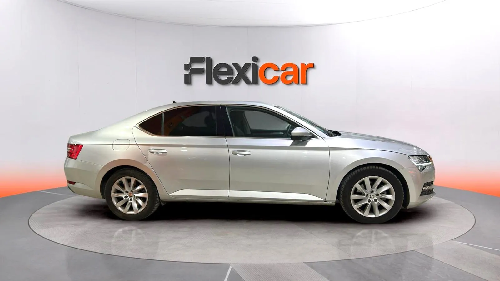 Škoda Superb 2.0 TDI DSG Ambition - foto 3