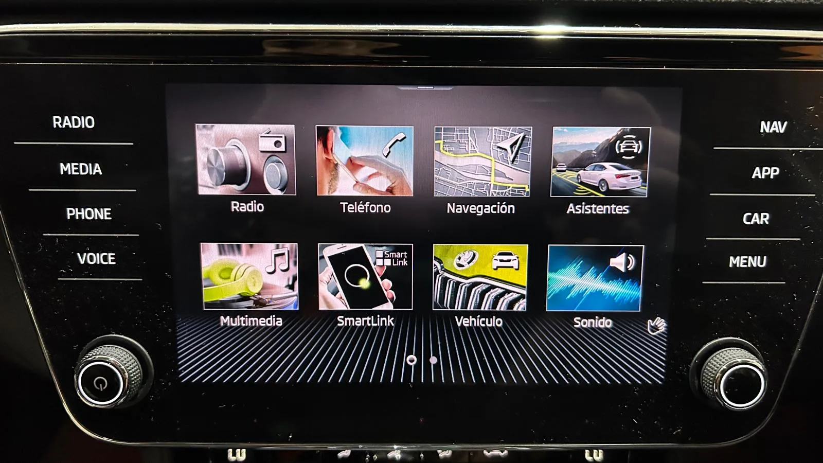 Škoda Superb 2.0 TDI DSG Ambition - foto 16
