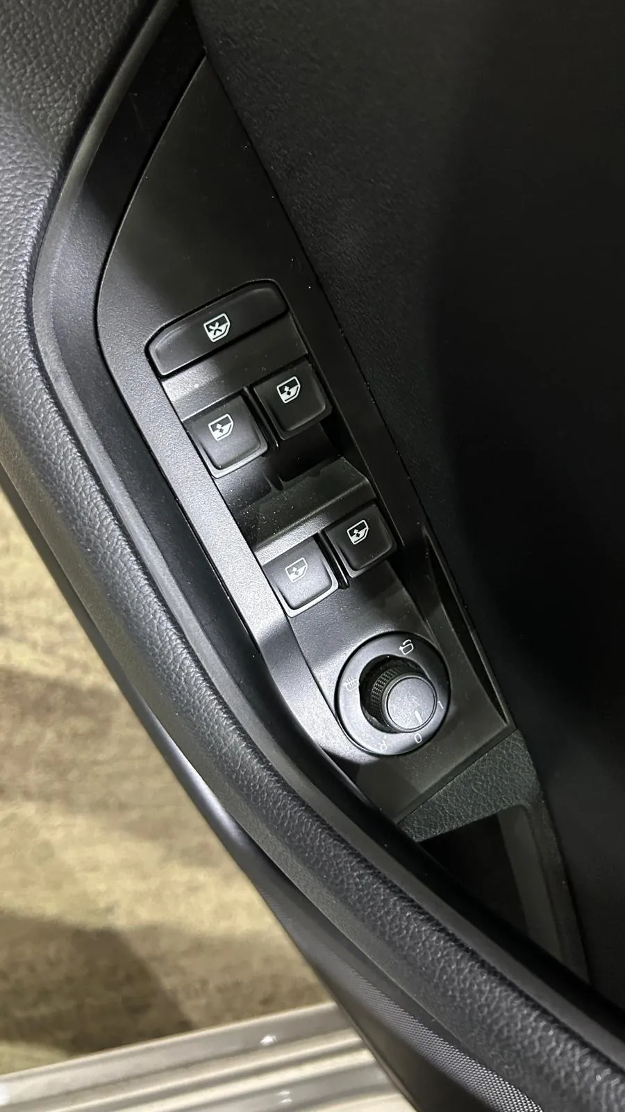 Škoda Superb 2.0 TDI DSG Ambition - foto 22