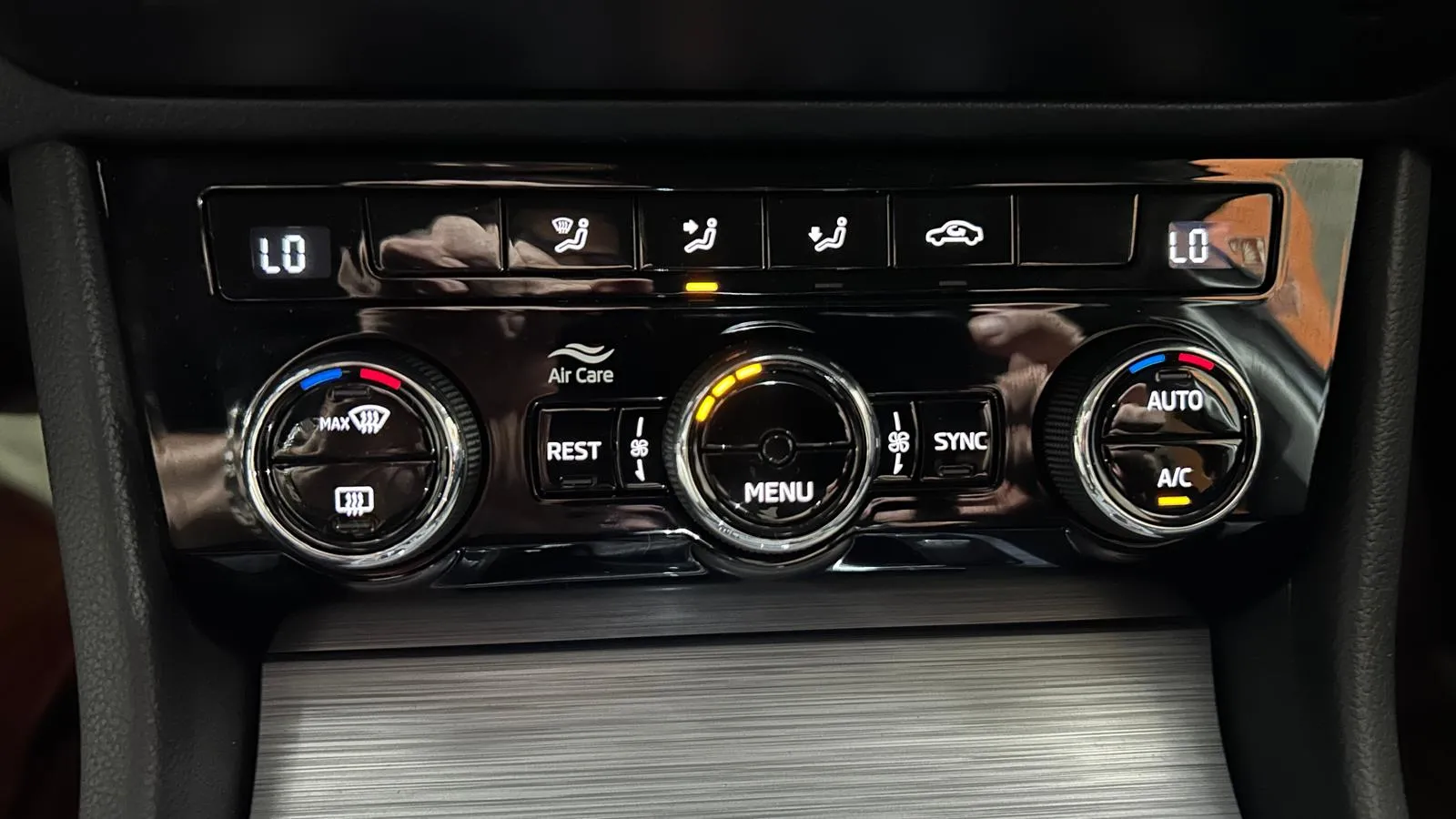 Škoda Superb 2.0 TDI DSG Ambition - foto 12