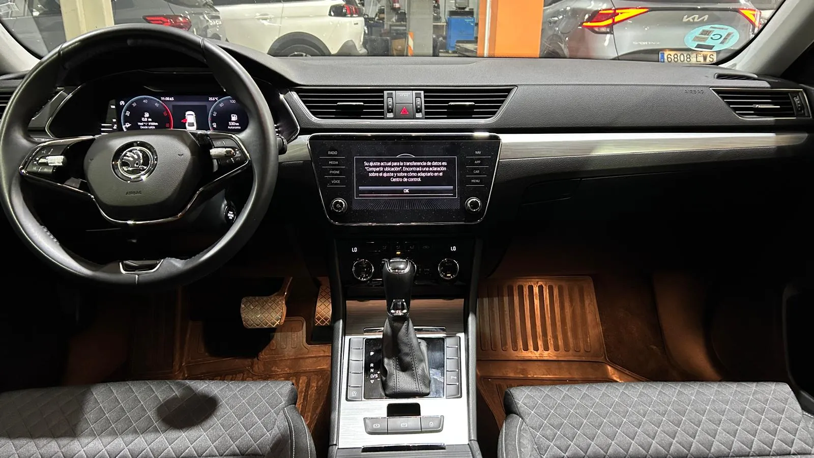 Škoda Superb 2.0 TDI DSG Ambition - foto 7