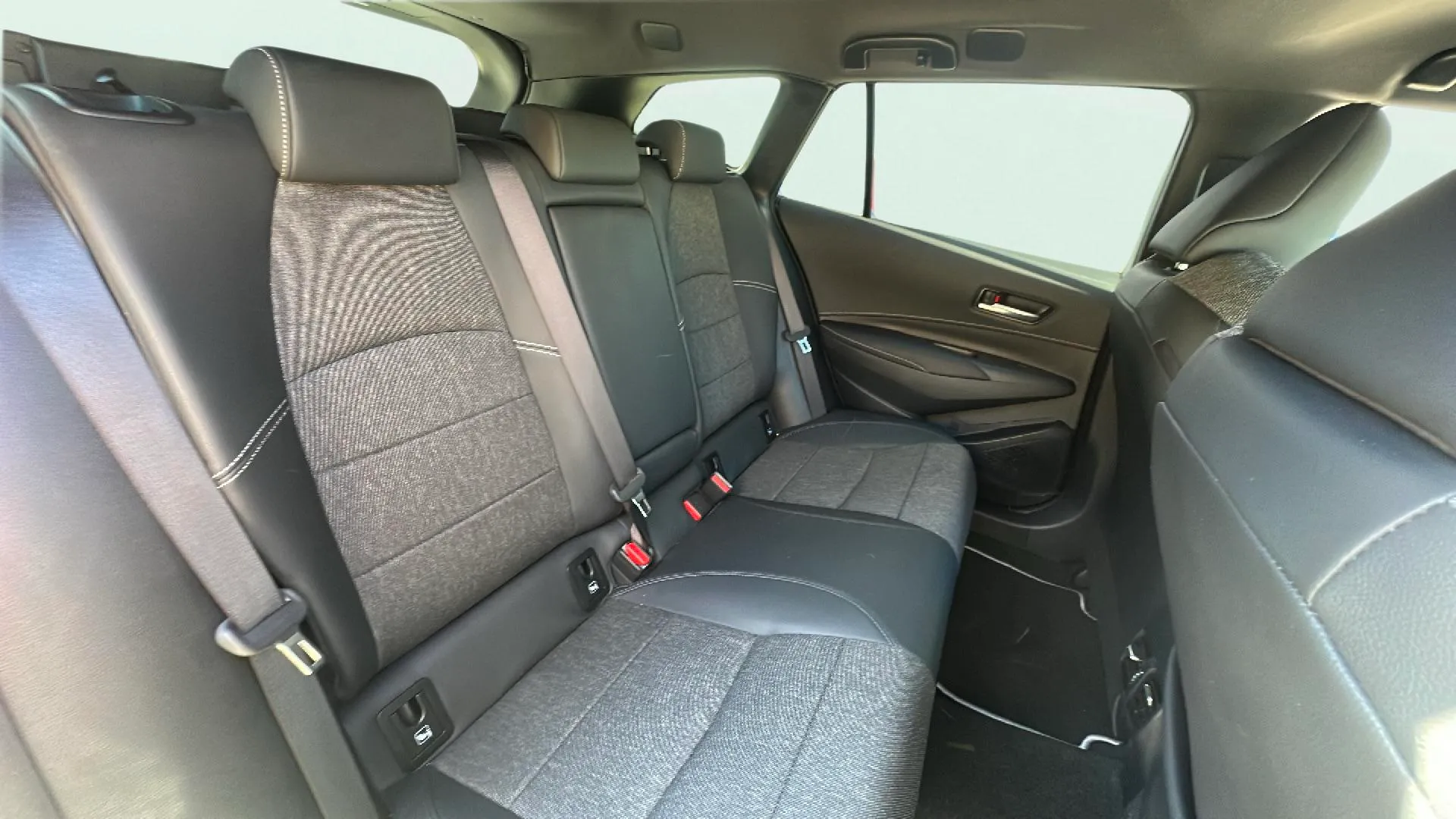 Toyota Corolla 140H Style Touring Sport - foto 14