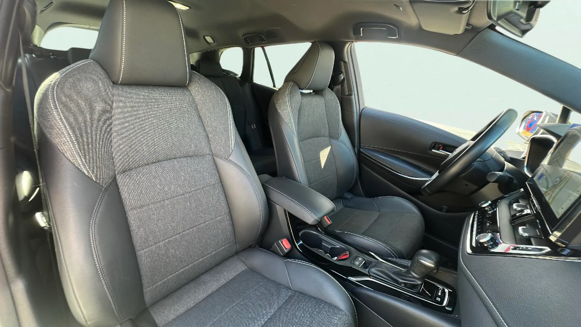 Toyota Corolla 140H Style Touring Sport - foto 13