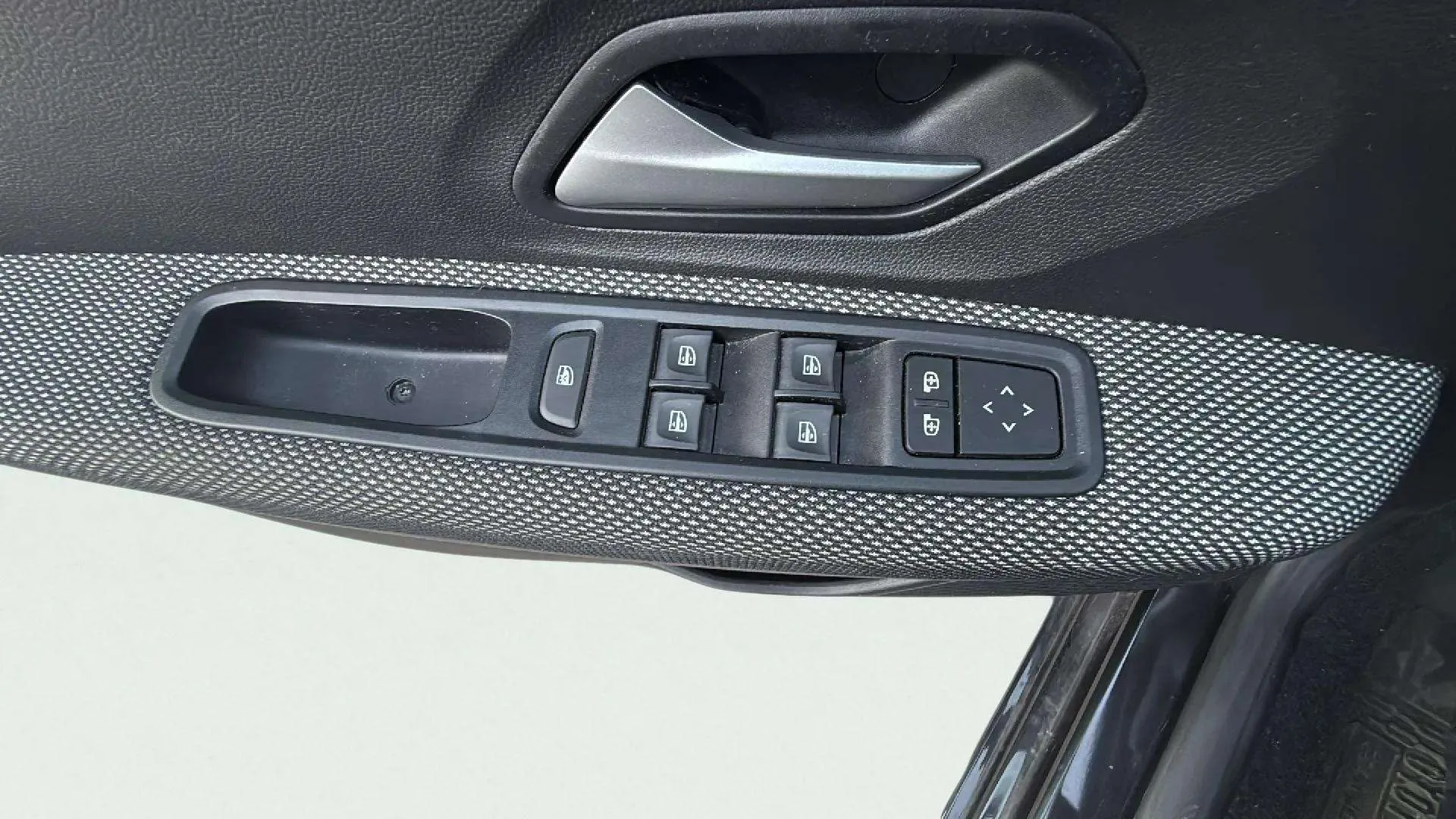 Dacia Sandero Essential TCe - foto 23