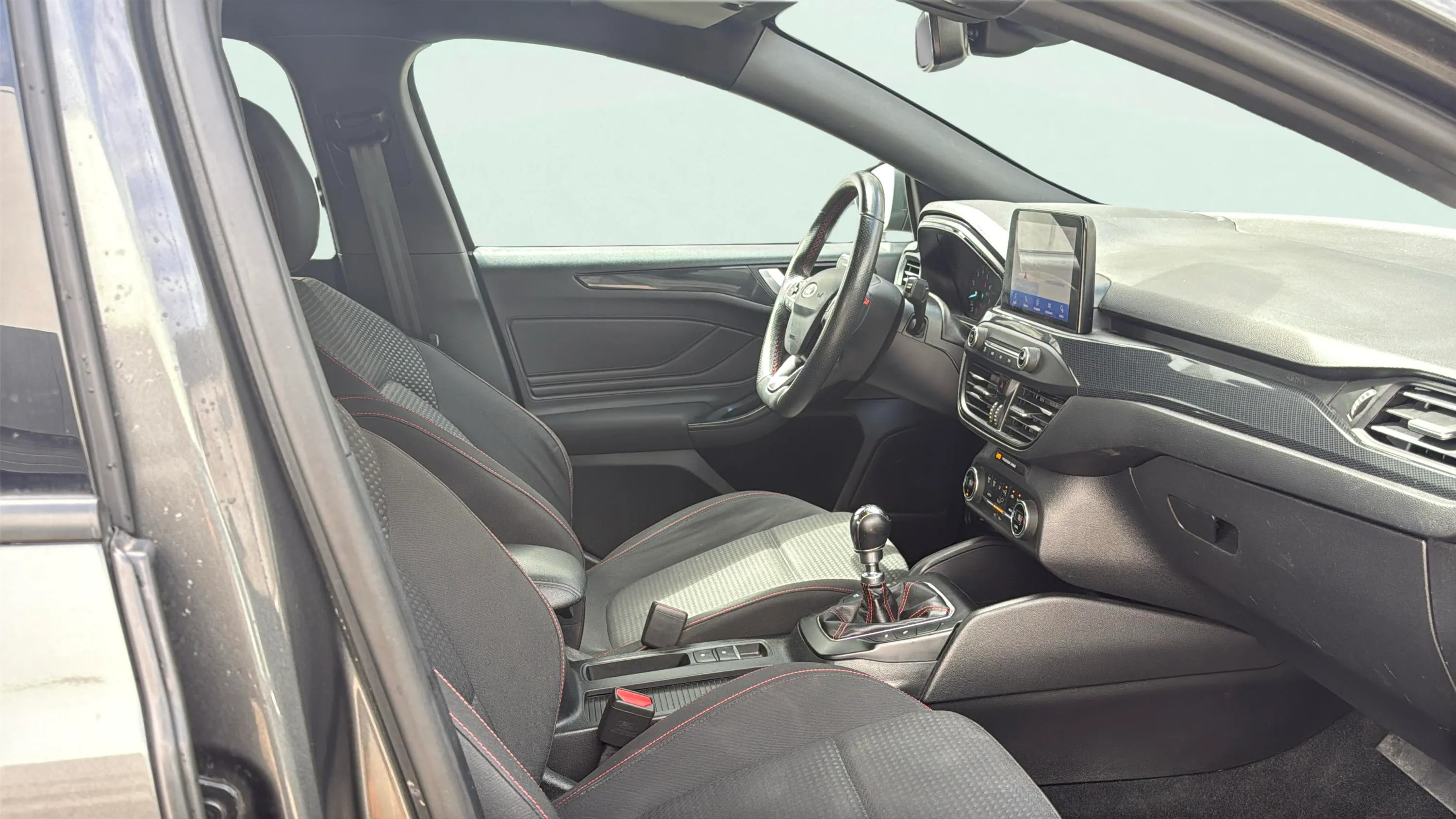 Ford Focus 1.0 EcoBoost ST-Line - foto 16
