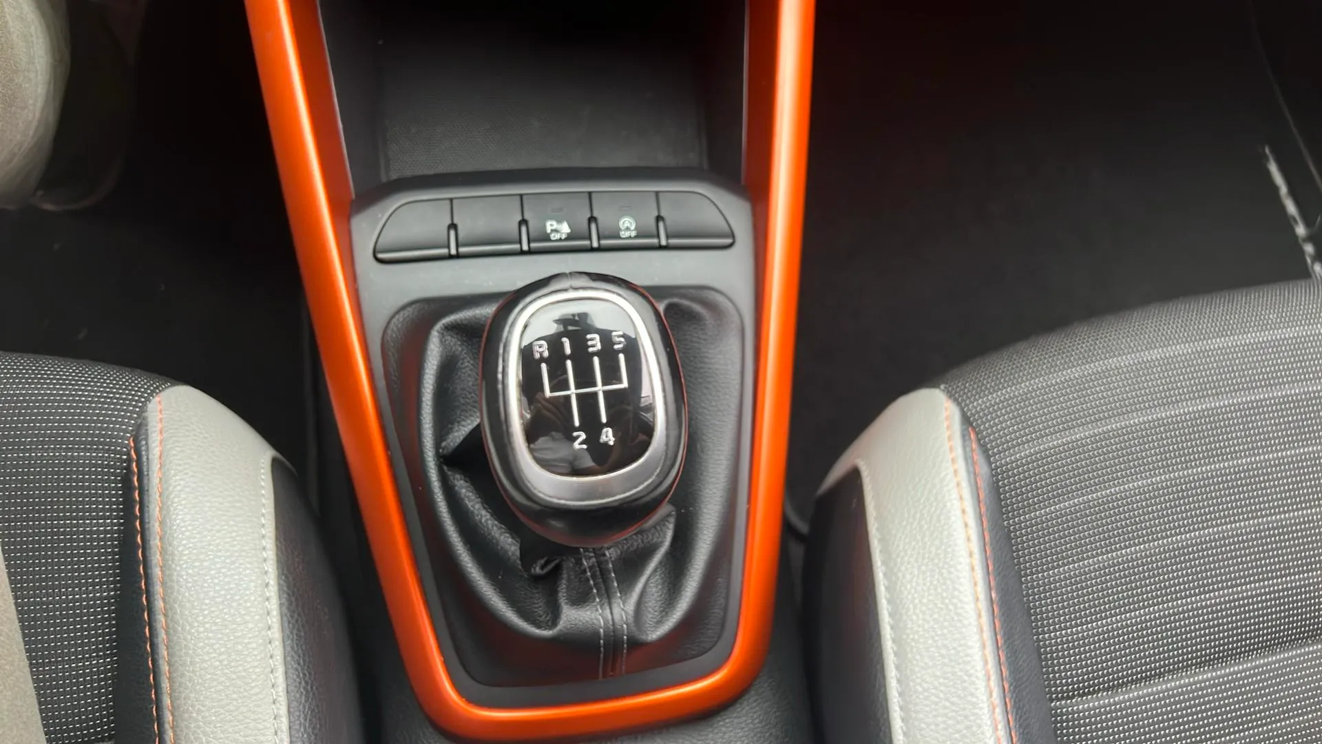 Kia Stonic 1.0 T-GDi Tech - foto 24