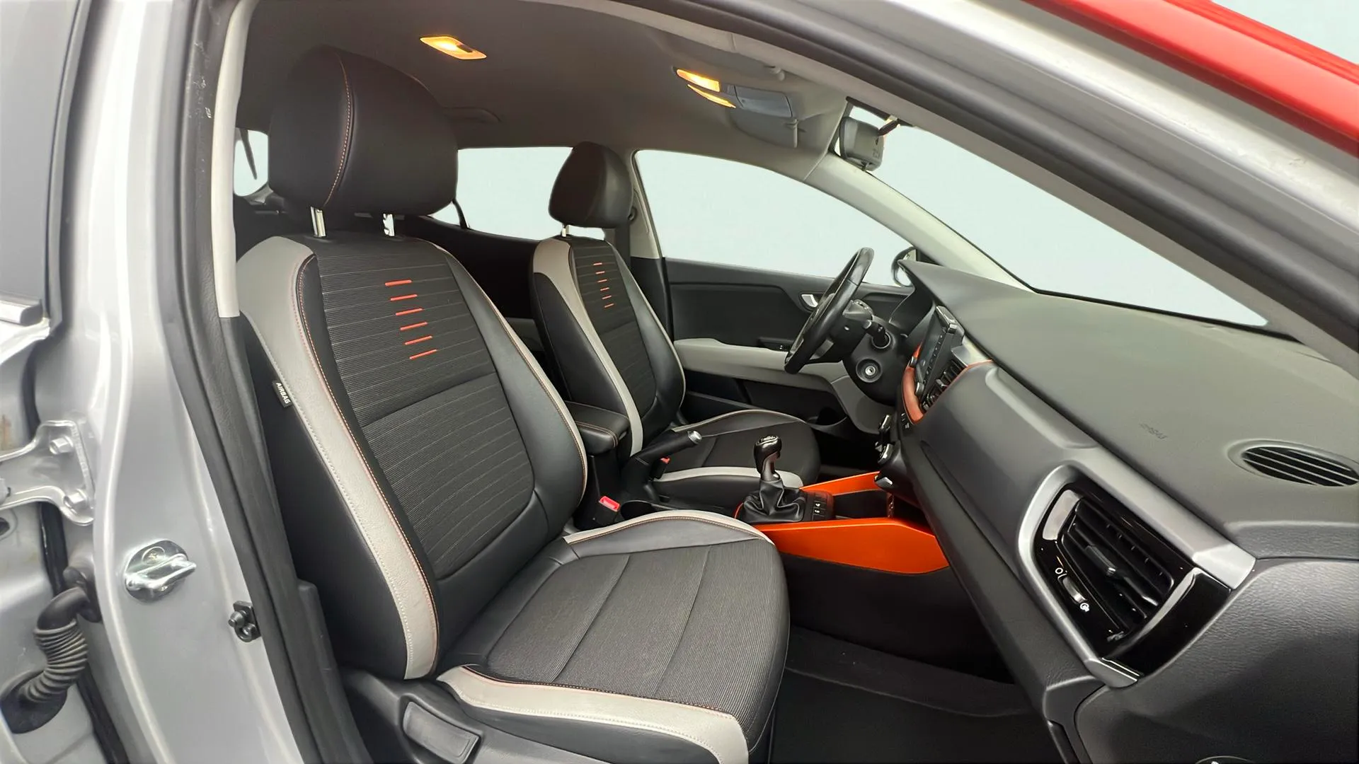 Kia Stonic 1.0 T-GDi Tech - foto 17