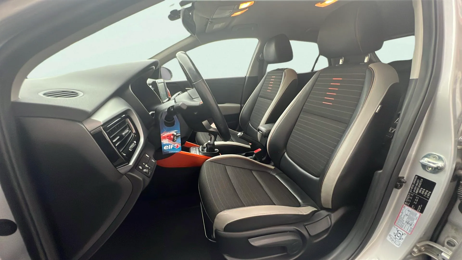 Kia Stonic 1.0 T-GDi Tech - foto 10